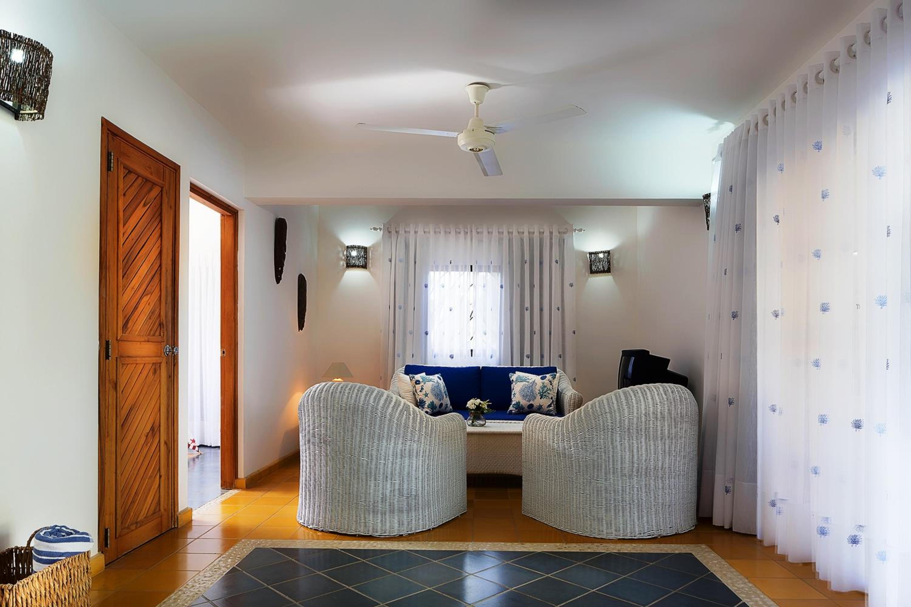 Three-Bedroom Villa with Private Pool photo 2