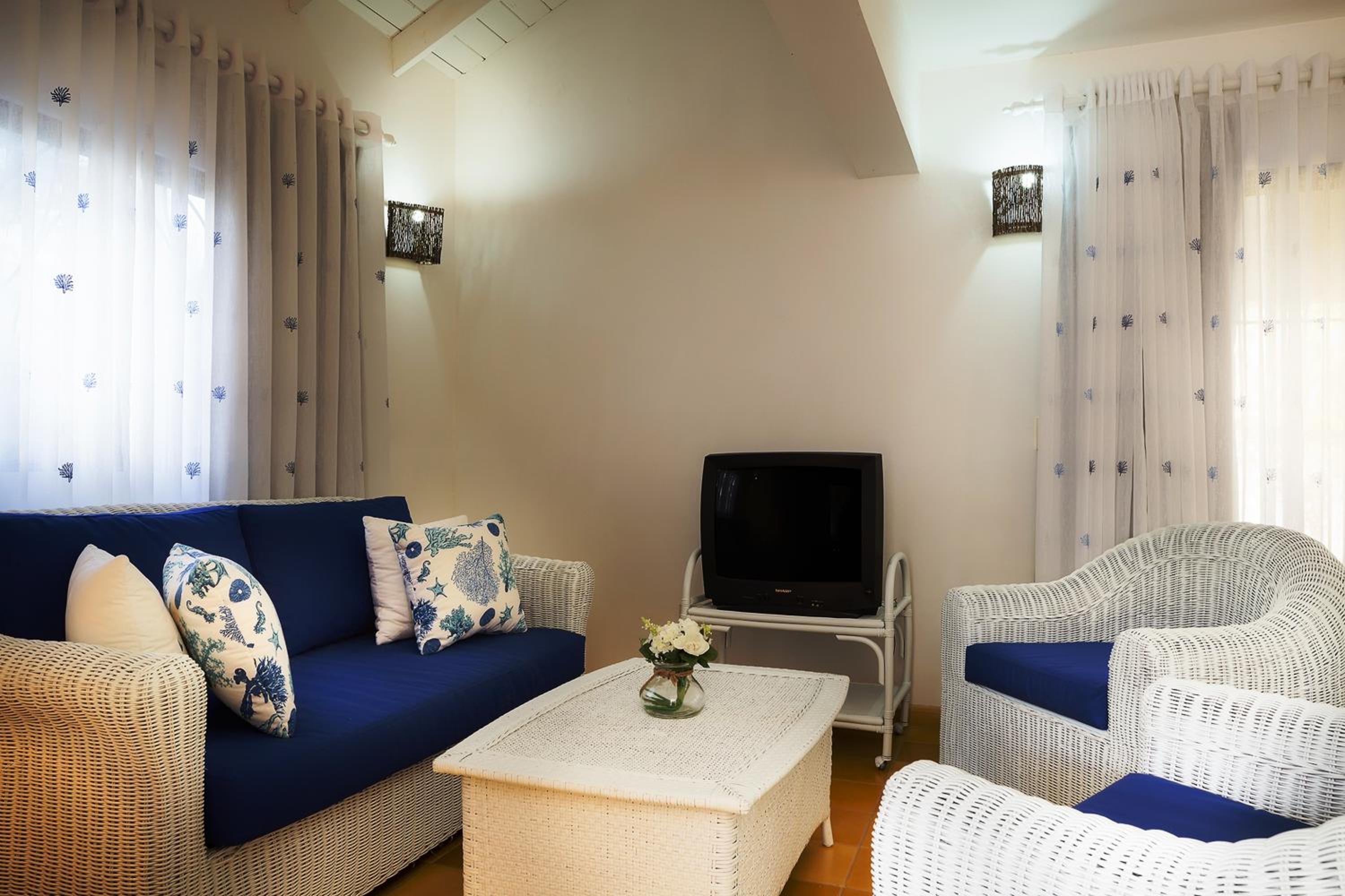 Three-Bedroom Villa with Private Pool photo 3
