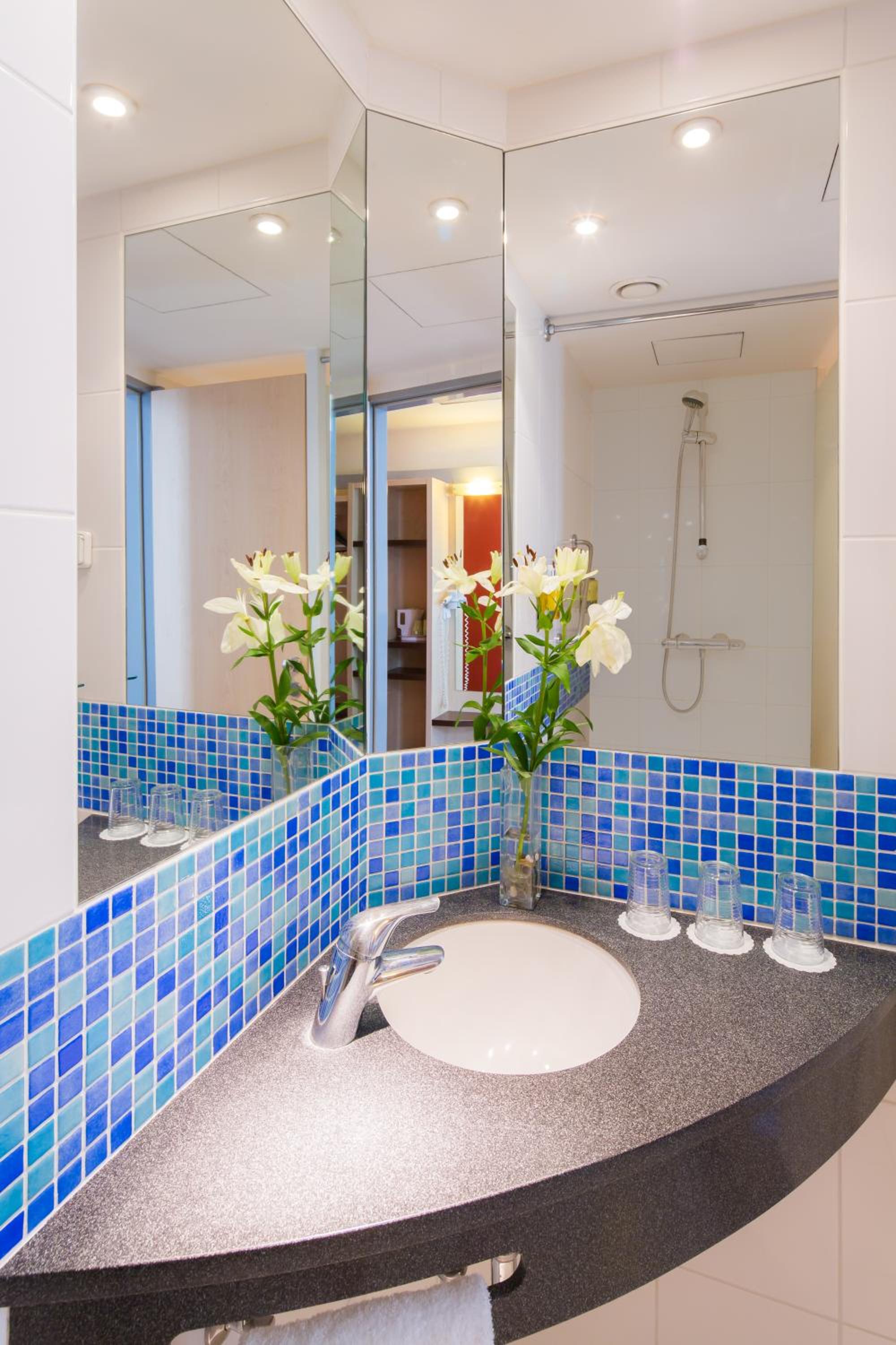 Double or Twin Room - Photo 6