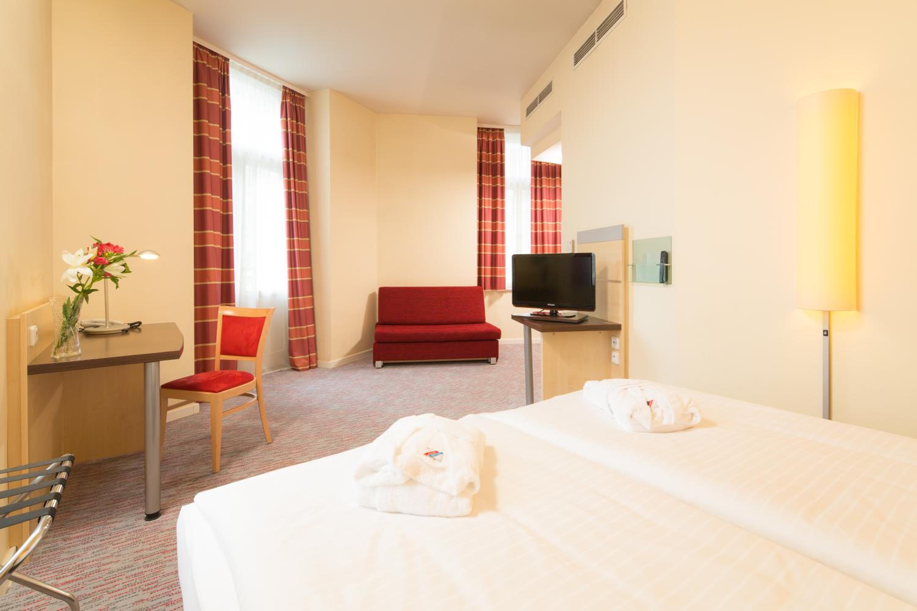 Superior Double Room with Sofa - Photo 1