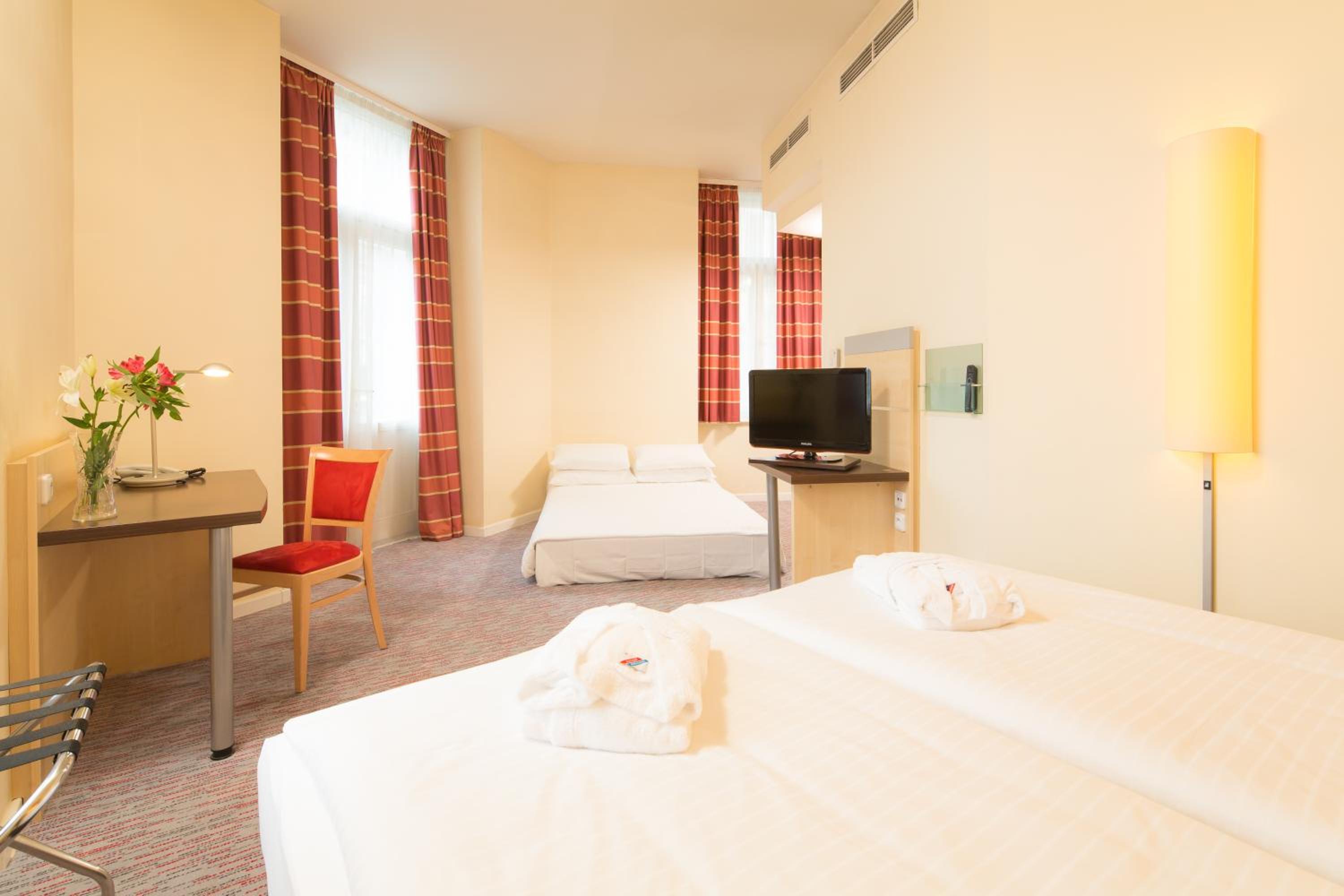 Superior Double Room with Sofa - Photo 6