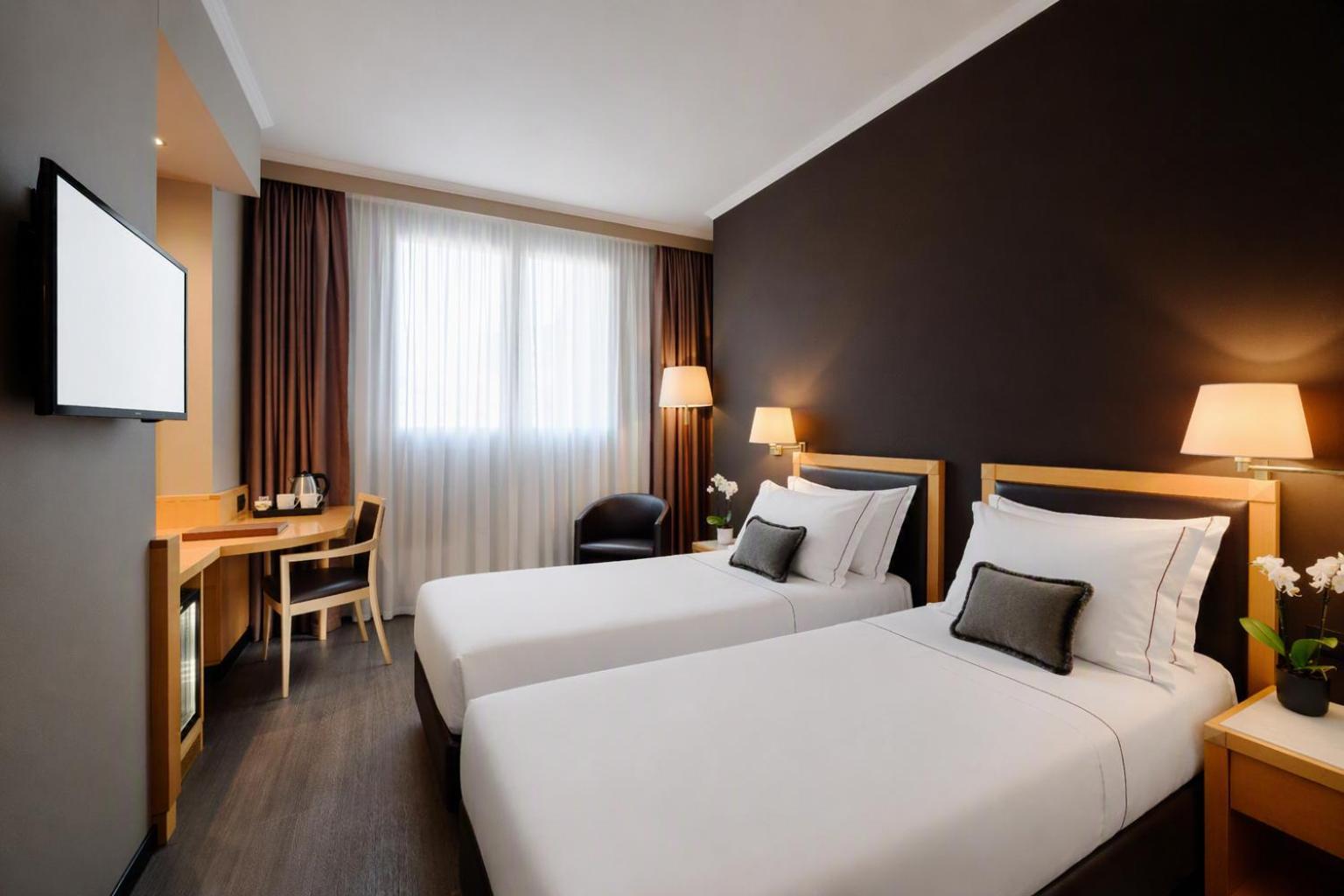 Superior Twin Room thumbnail 5