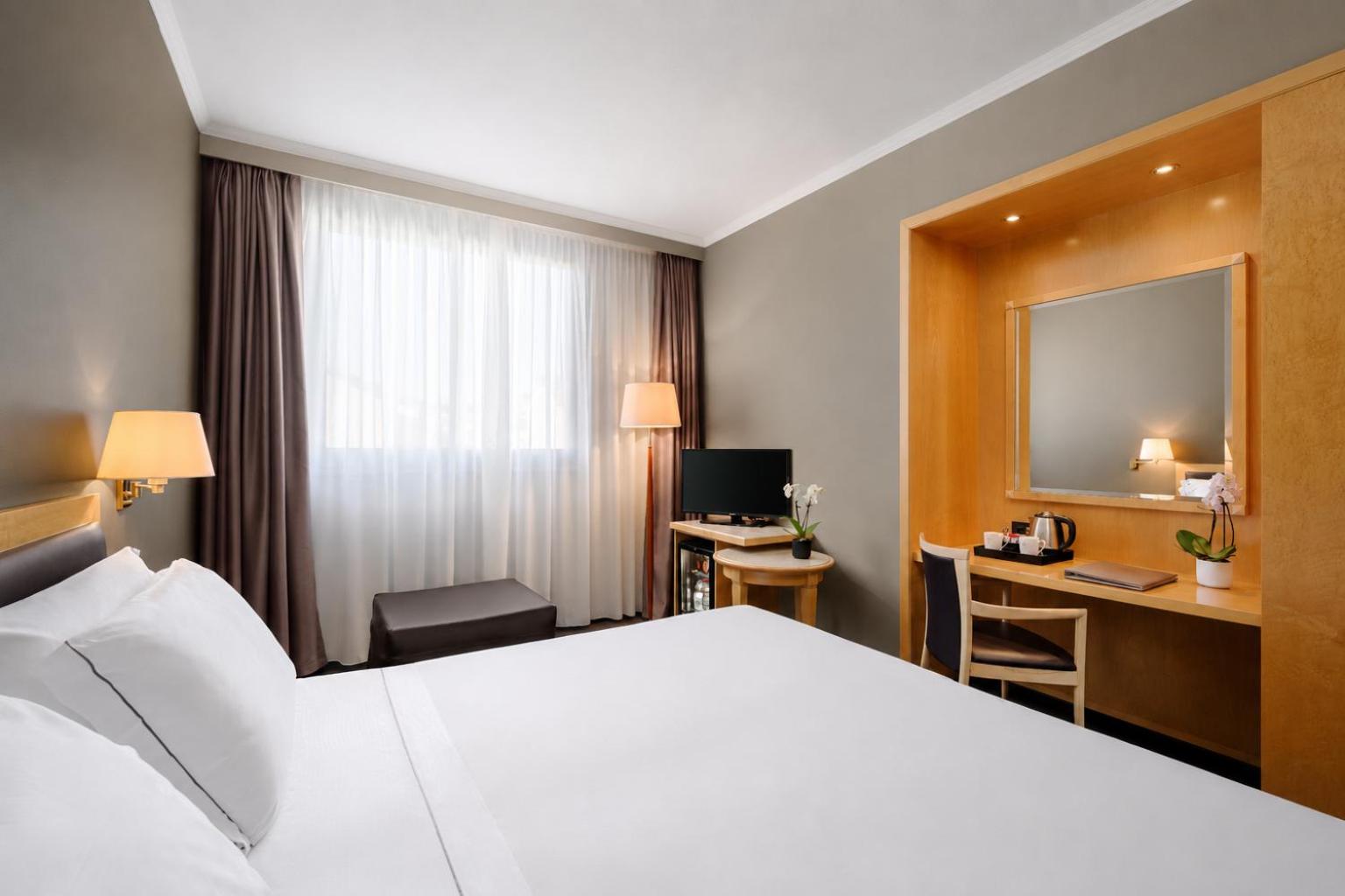 Executive Twin Room thumbnail 5