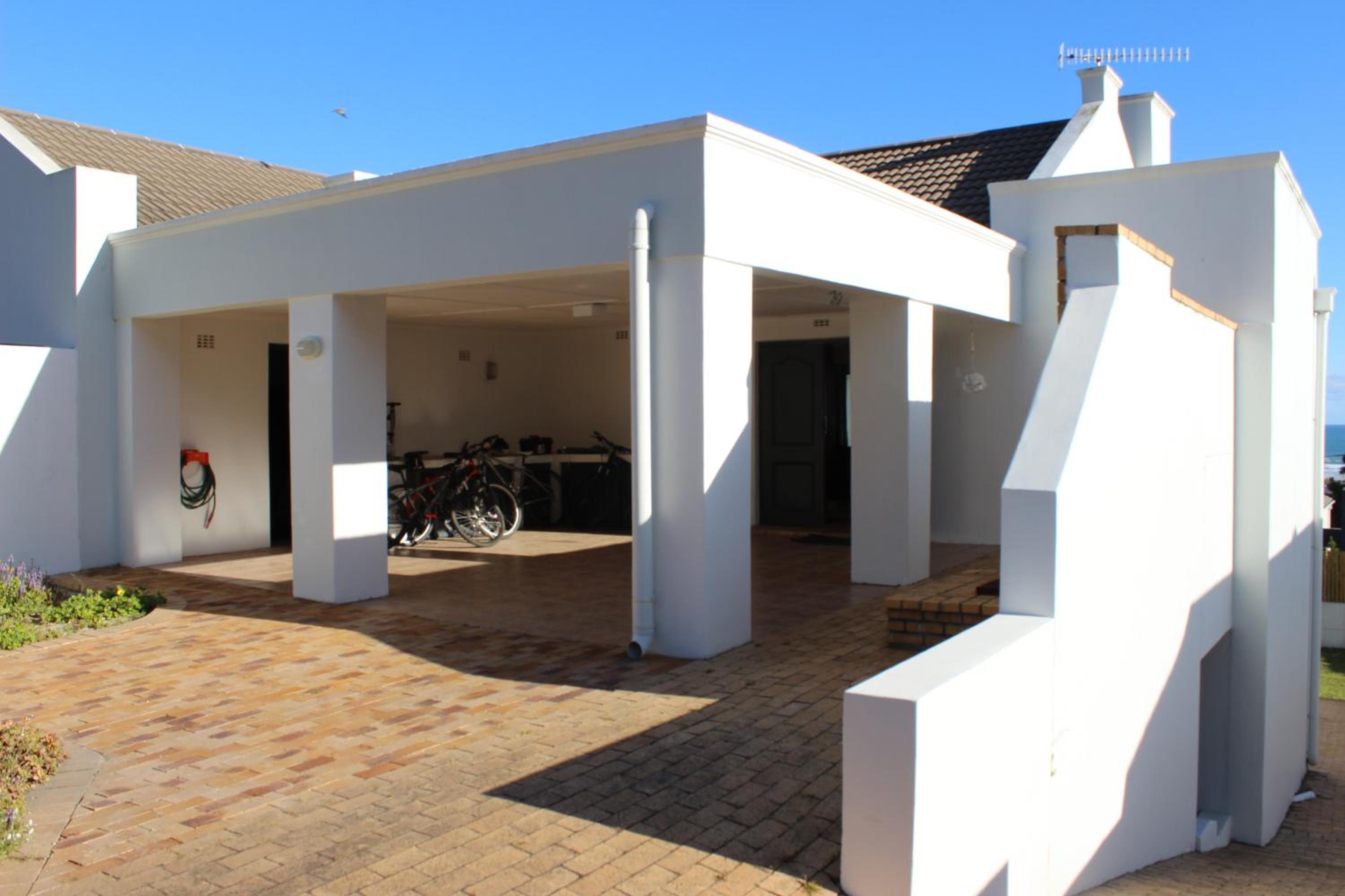 Five-Bedroom Holiday Home - Photo 5