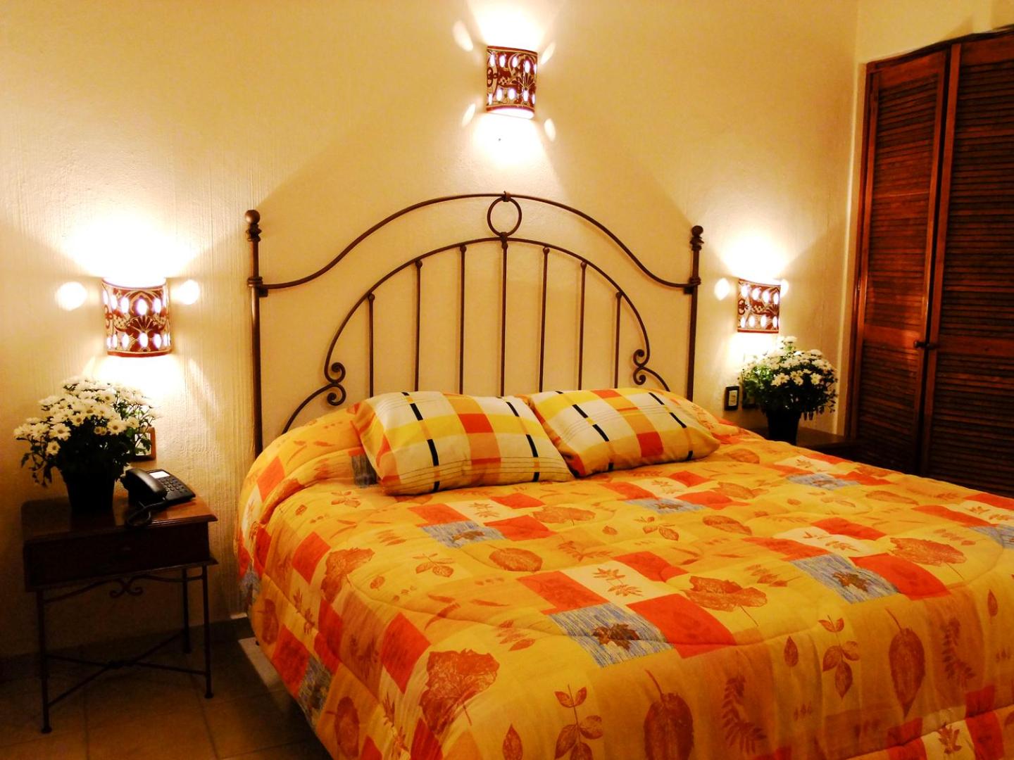 Queen Room photo 2