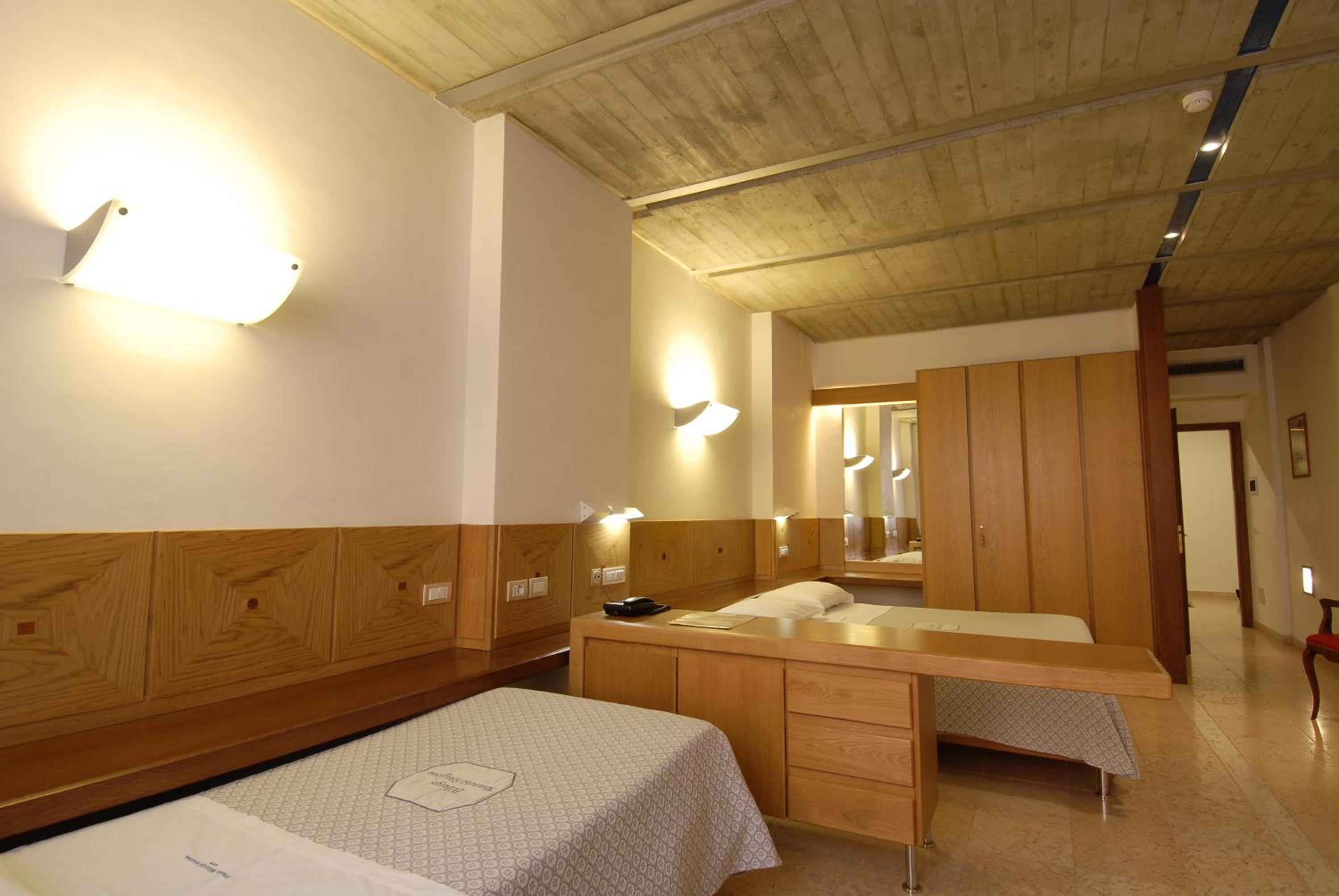 Quadruple Room - Photo 1