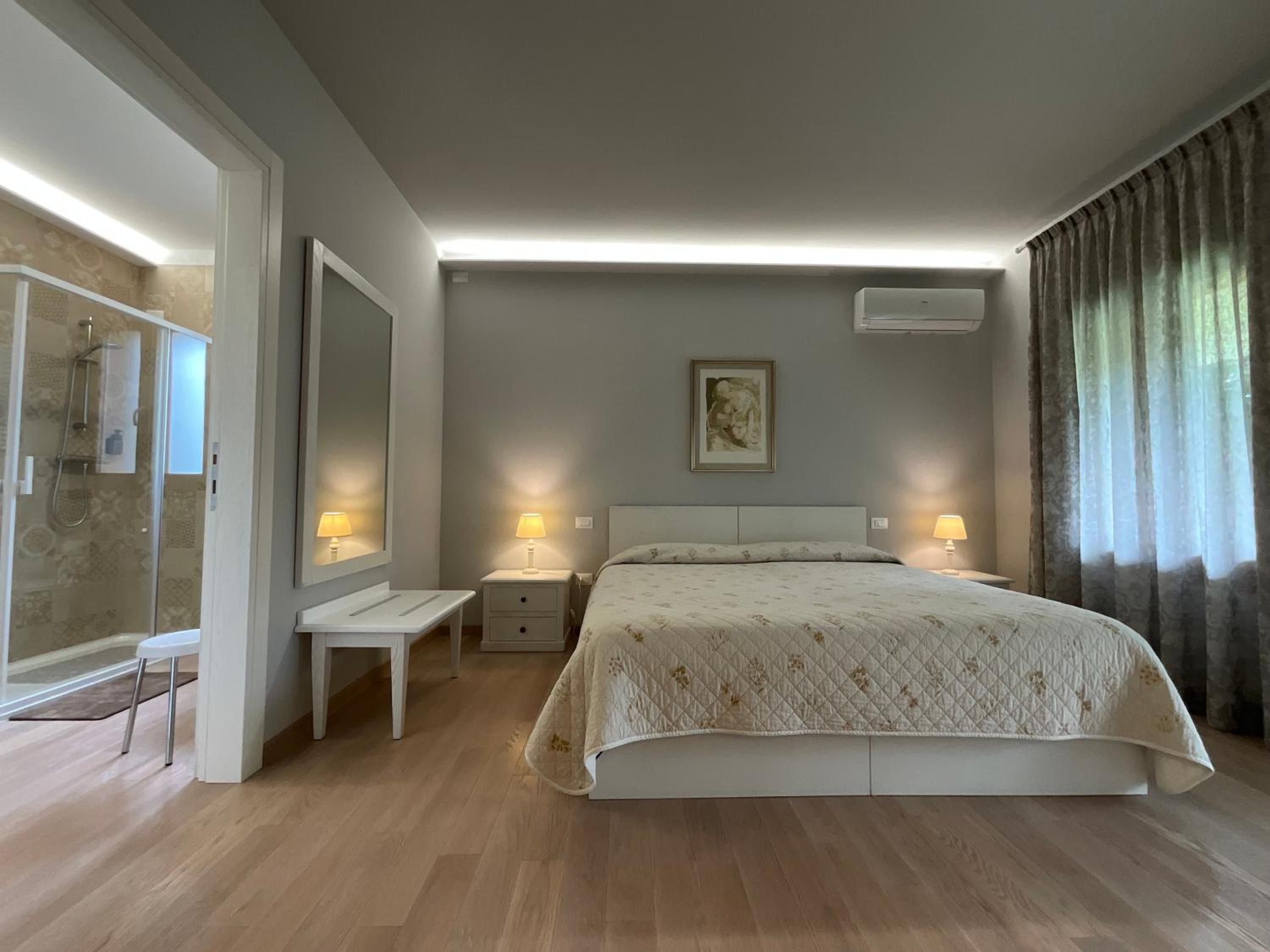 Deluxe Queen Room photo 2