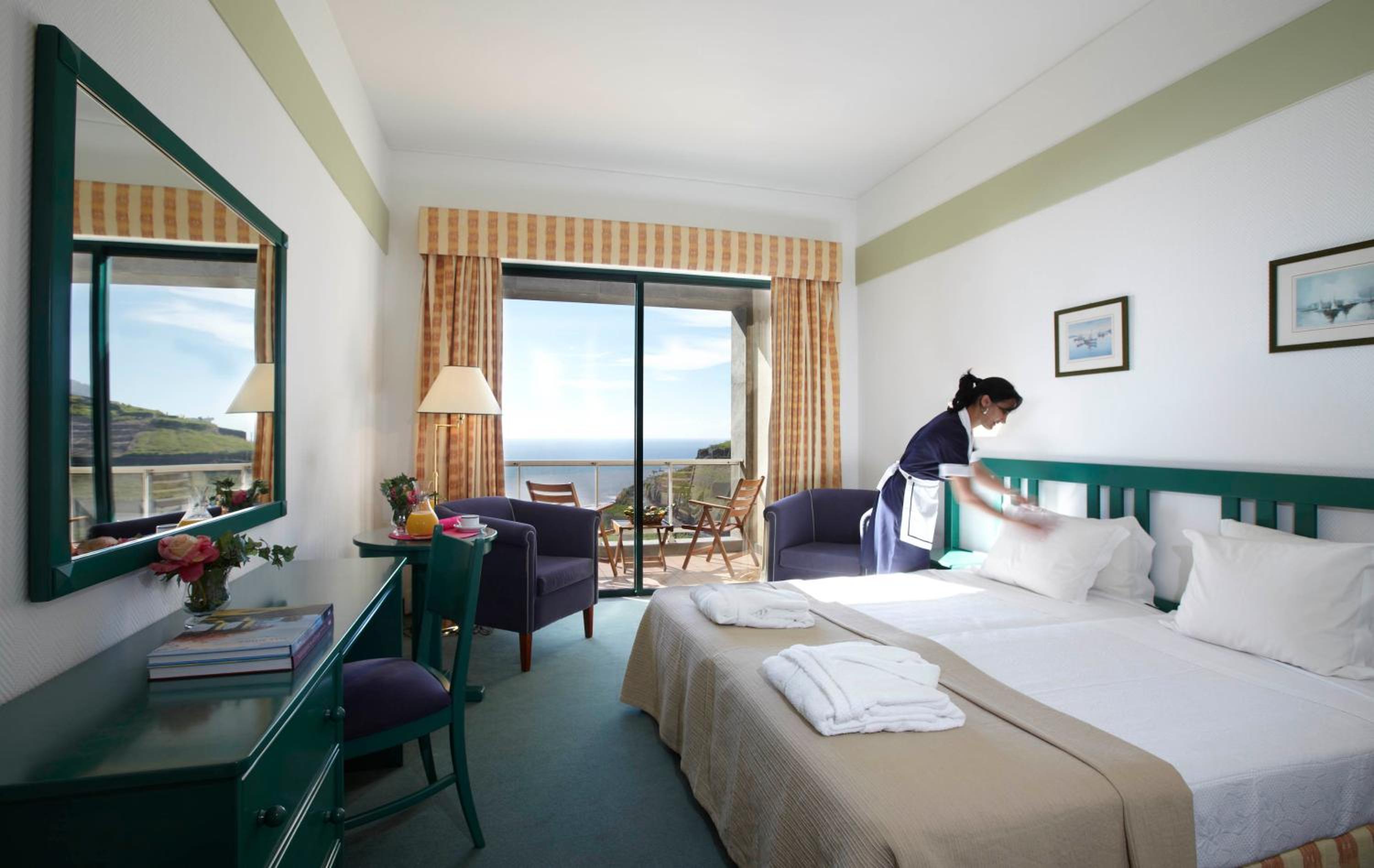 Double Room with Sea View - Photo 2