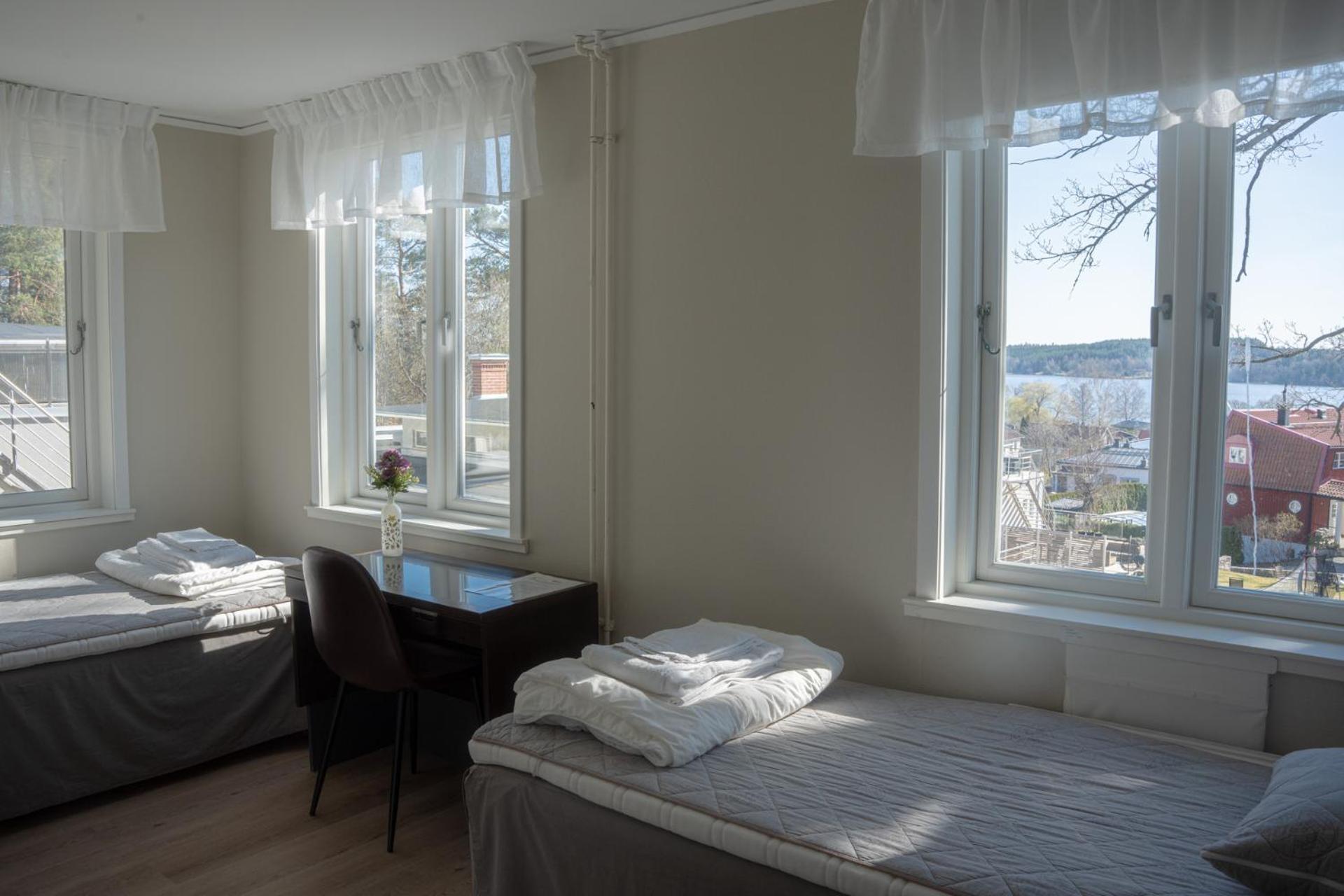 Twin Room with Private Bathroom - Photo 1