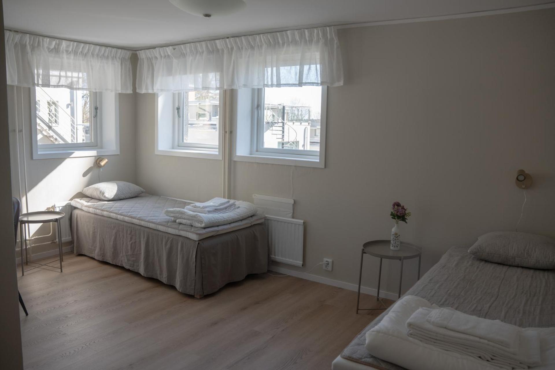 Twin Room with Private Bathroom - Photo 2