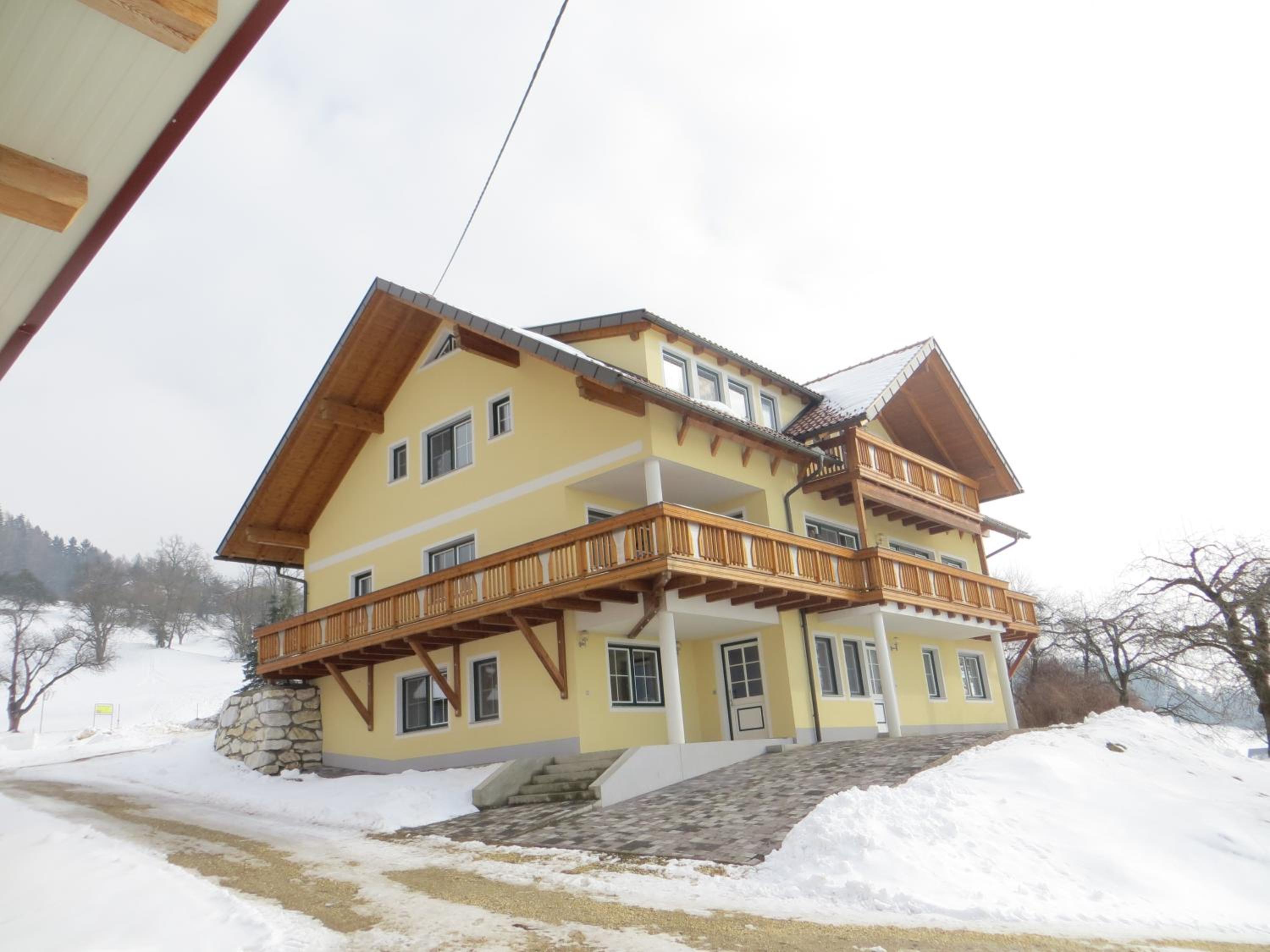 Apartment with Terrace - Photo 17