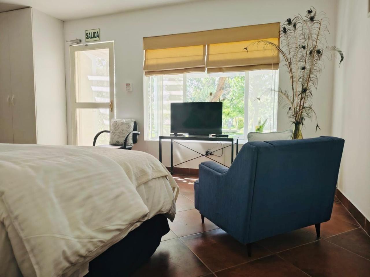 King Room with Pool View photo 2