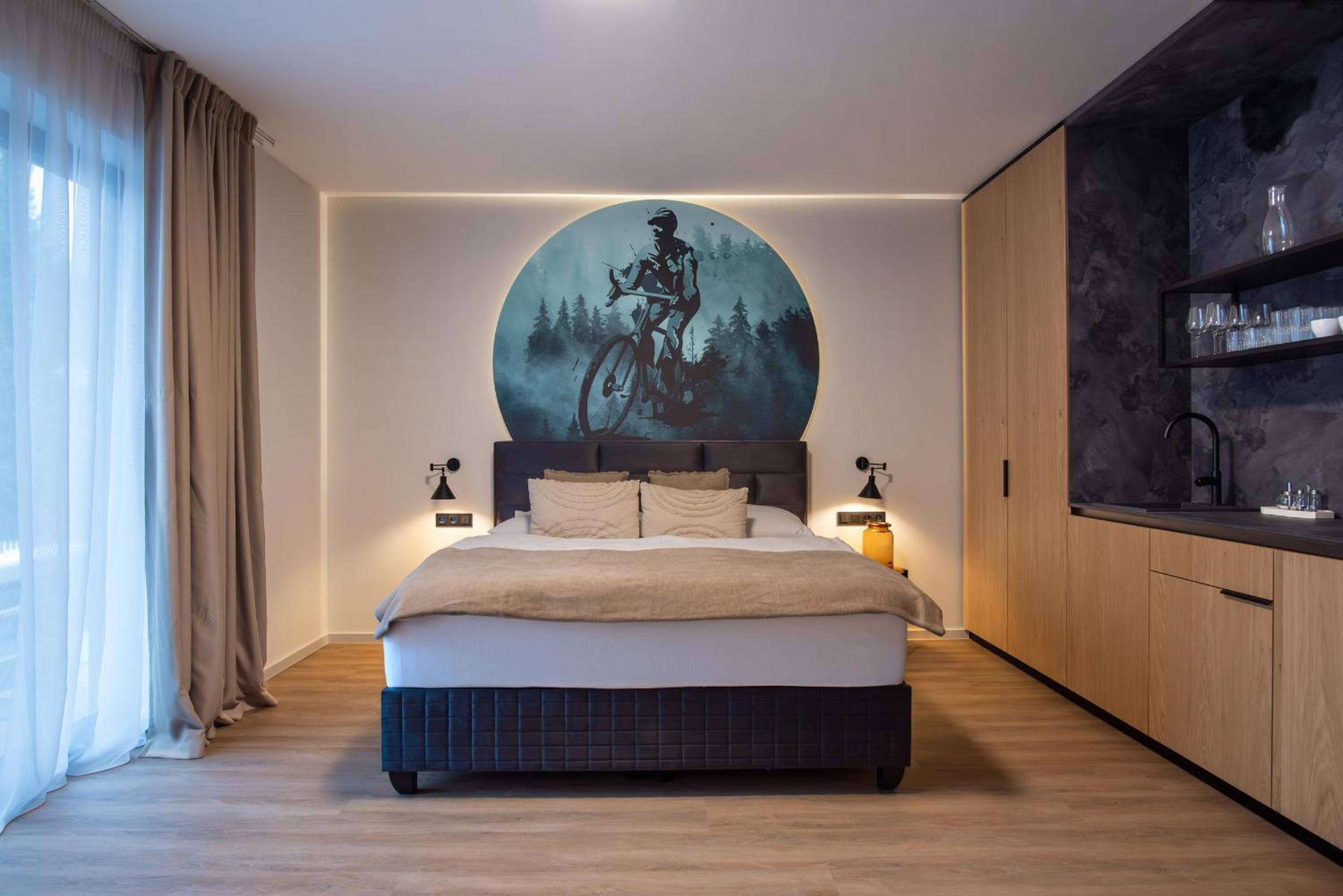 Deluxe Double Room with Balcony photo 3