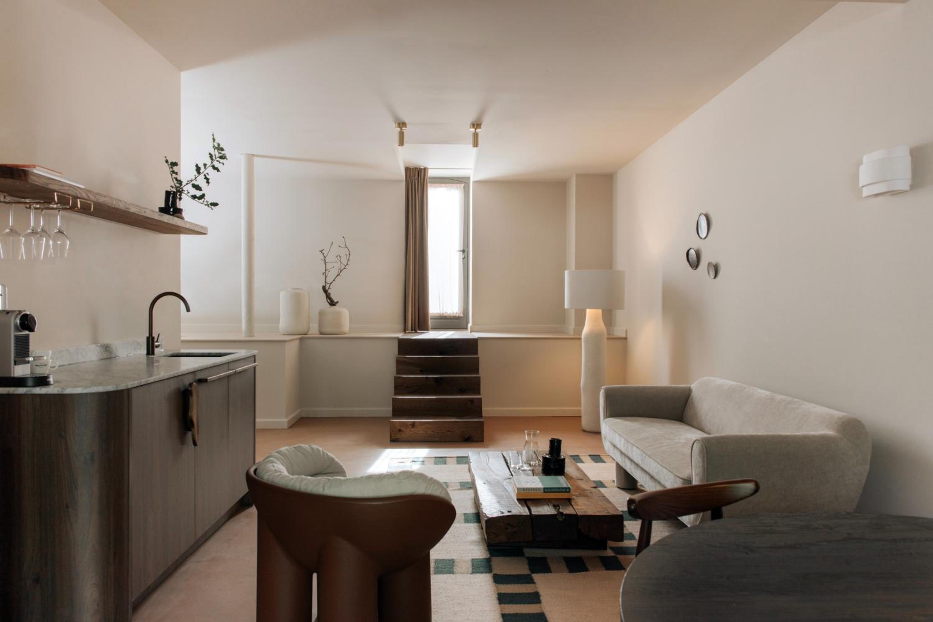 Estate Suite with Bath Tub photo 1