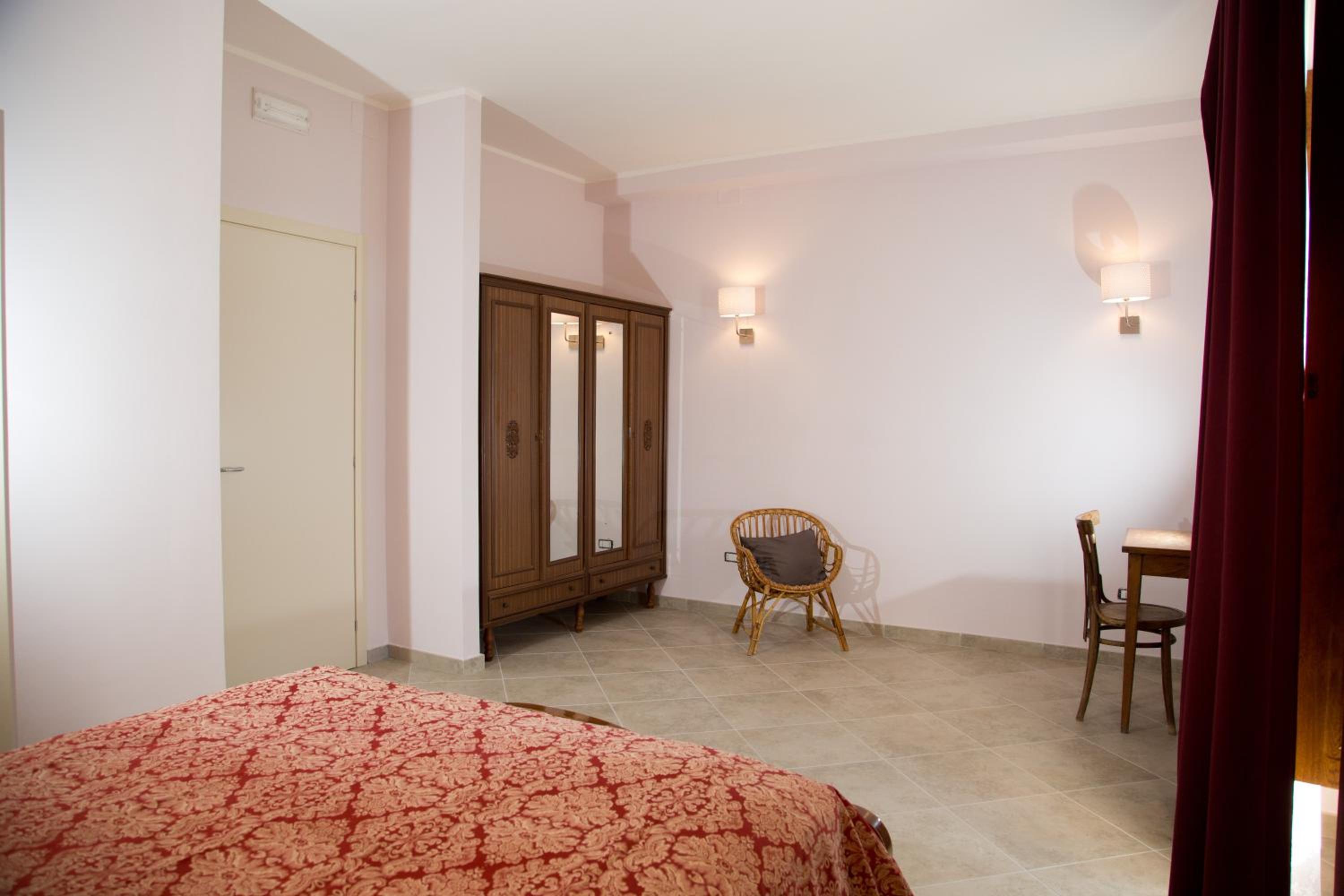 Double Room with Private Bathroom photo 1