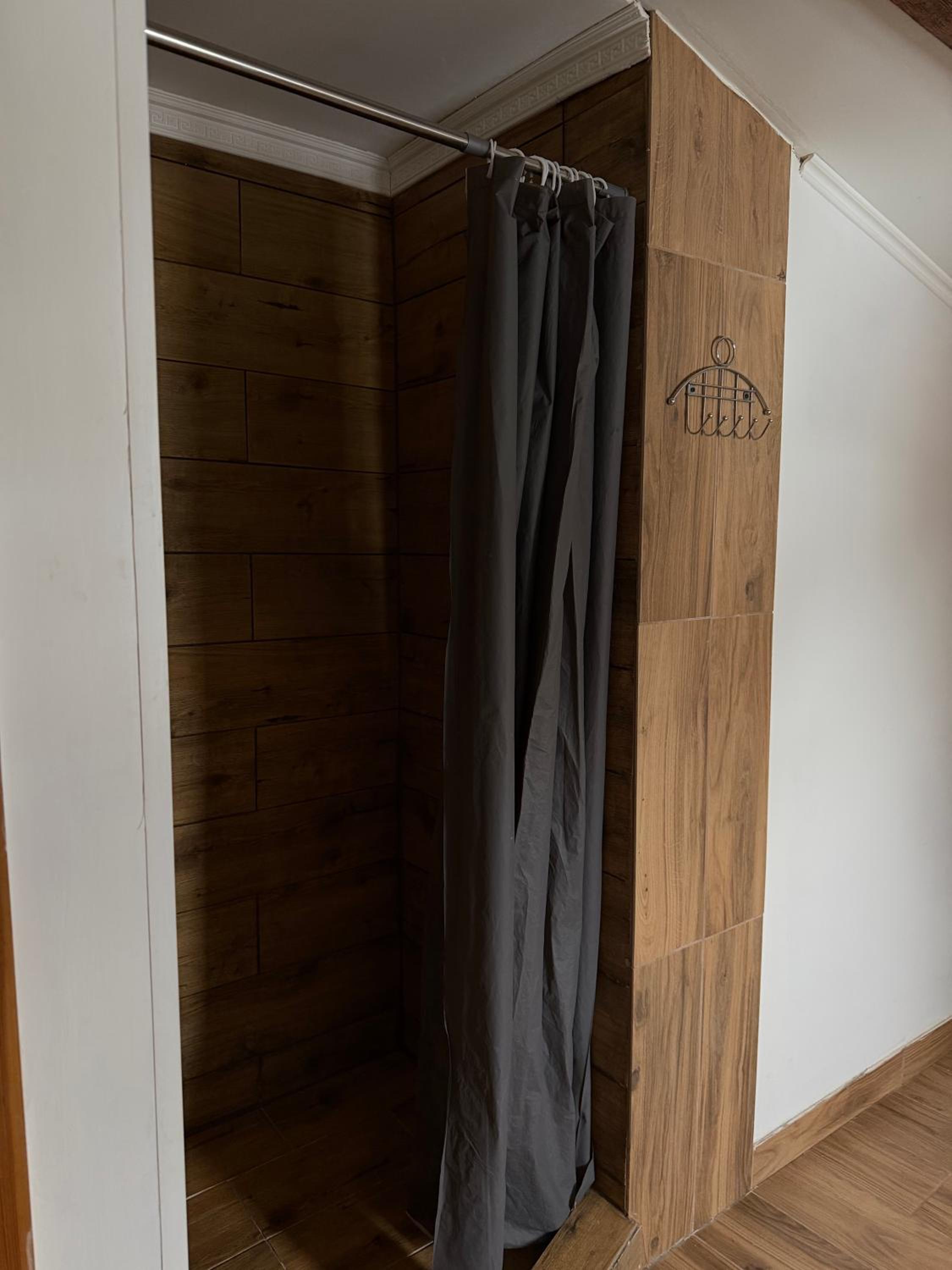 Three-Bedroom Apartment with Mountain View