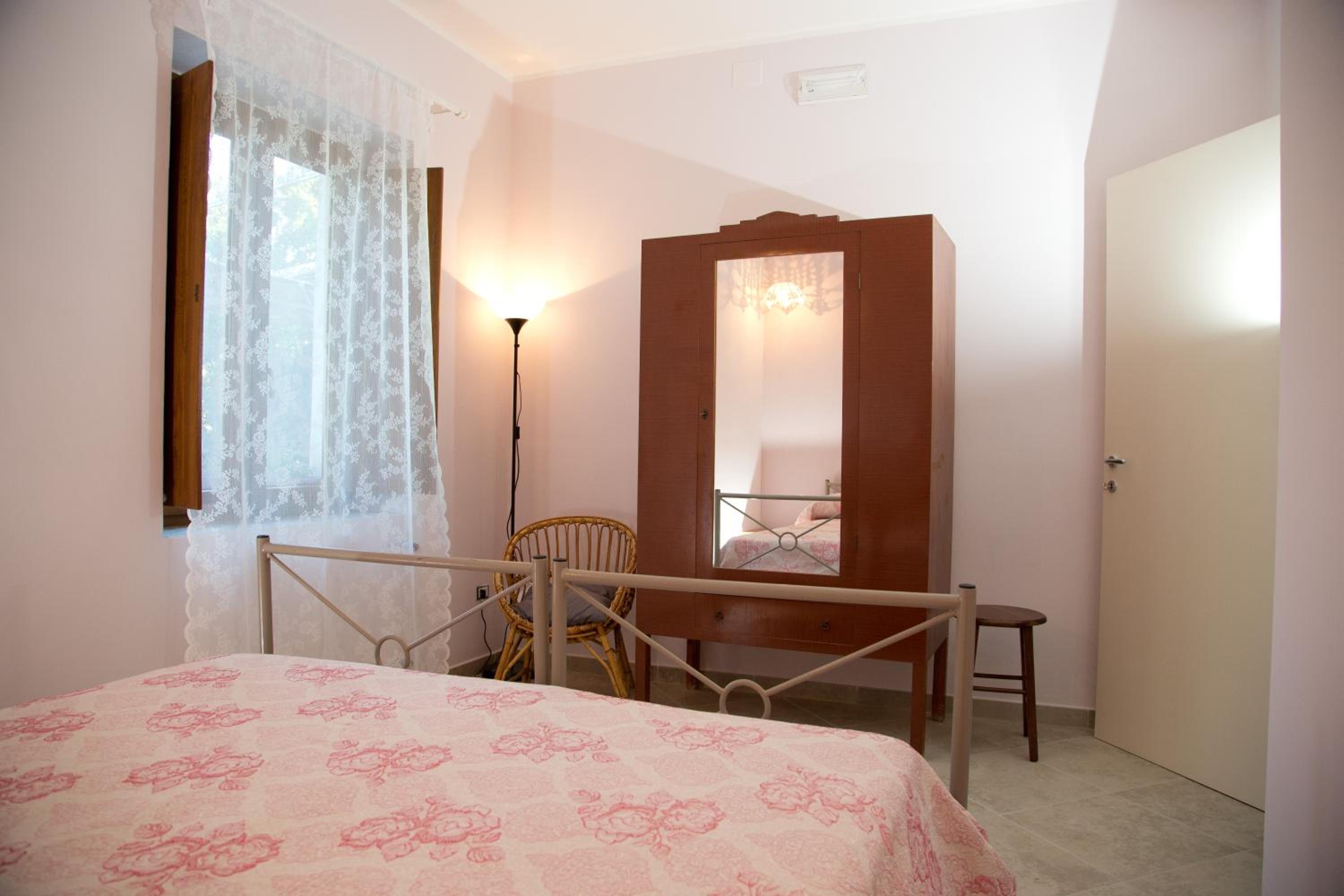 Twin Room with Shared Bathroom photo 1