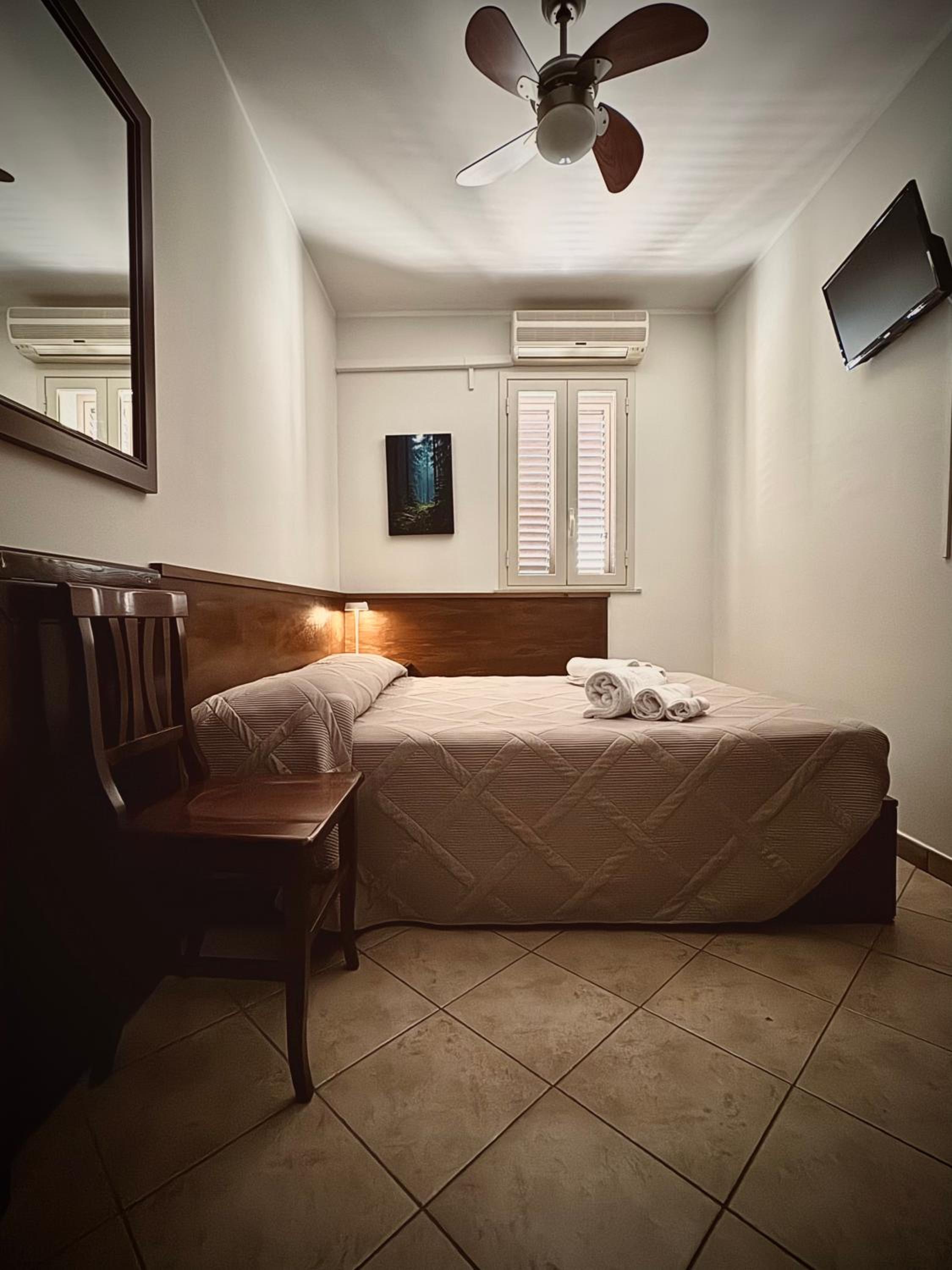 Small Double Room photo 1