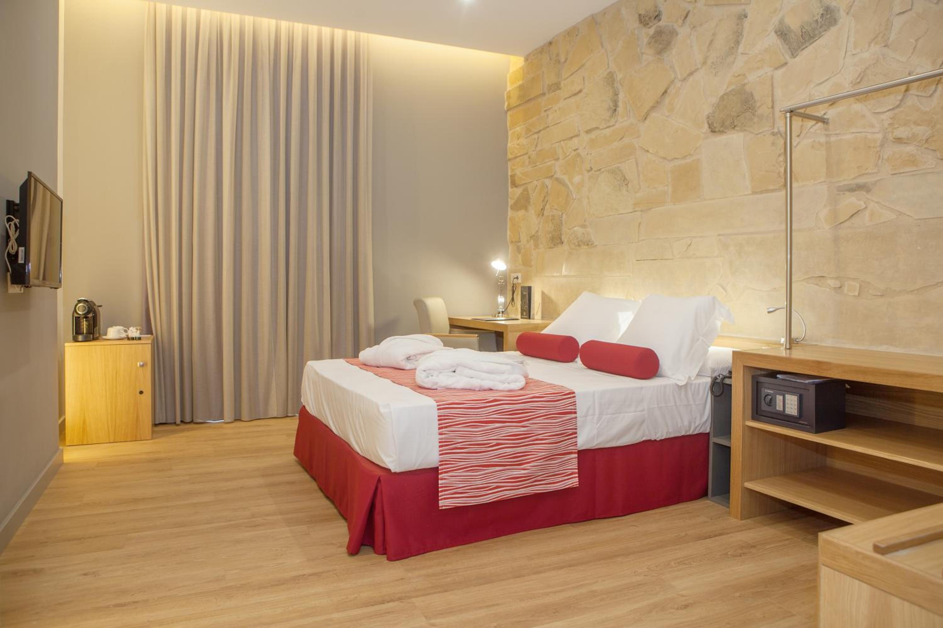 Deluxe Double Room photo 3