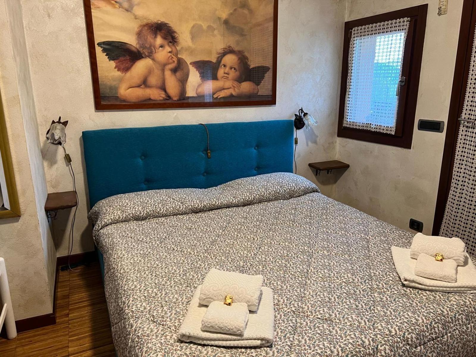 Family Room with Private Bathroom photo 2
