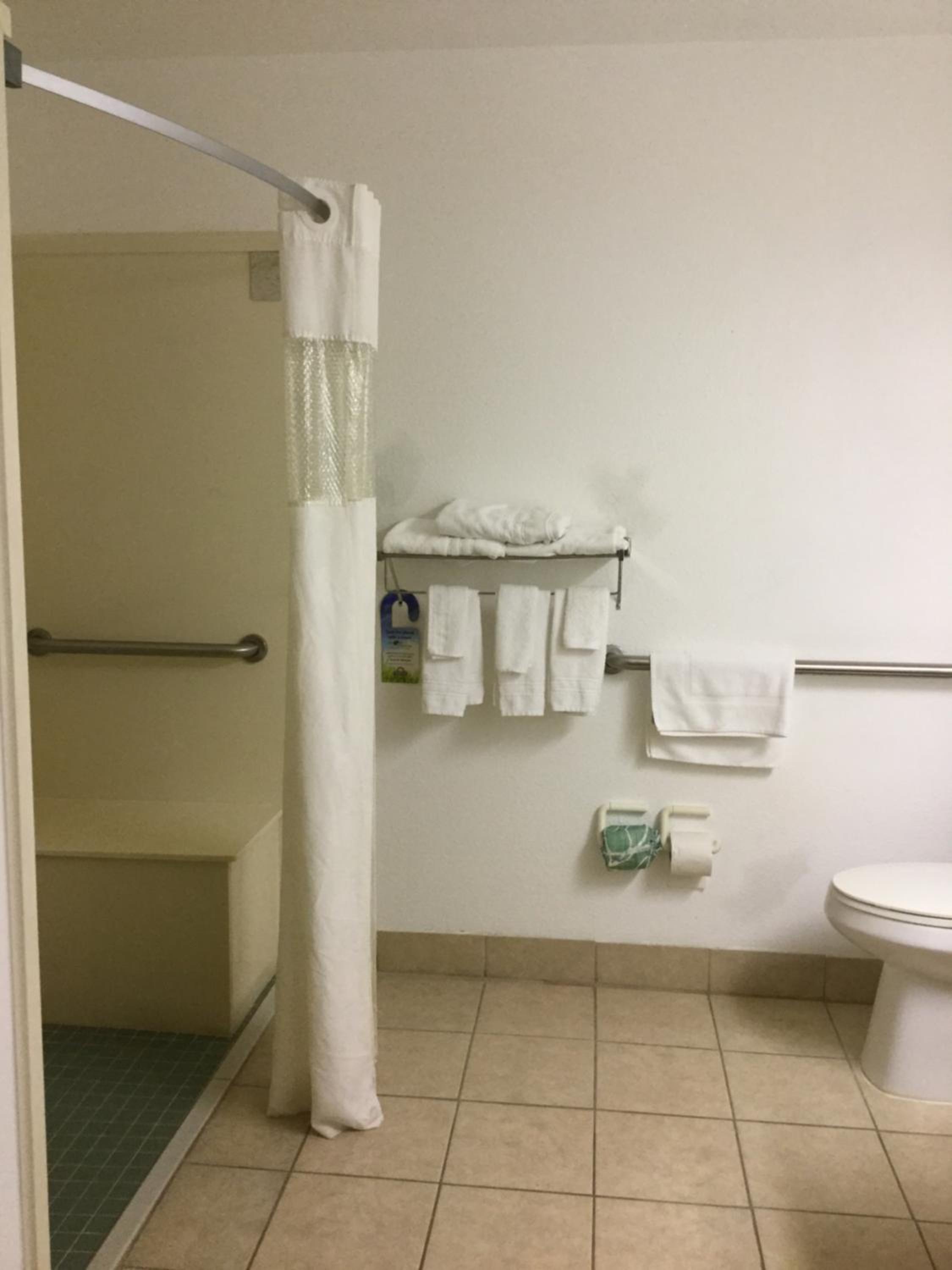 Queen Room - Disability Access/Non-Smoking - Photo 4
