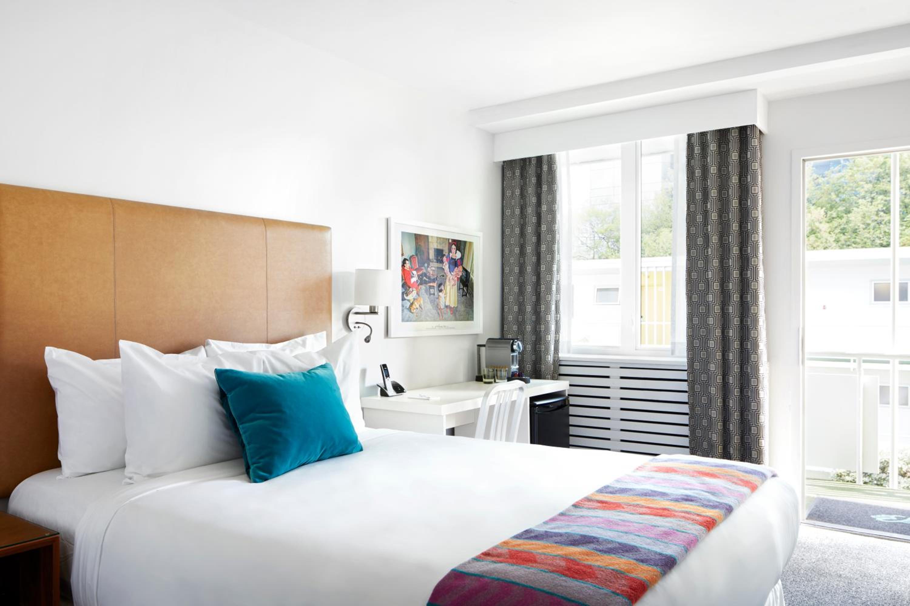 Standard Queen Room - Photo 14