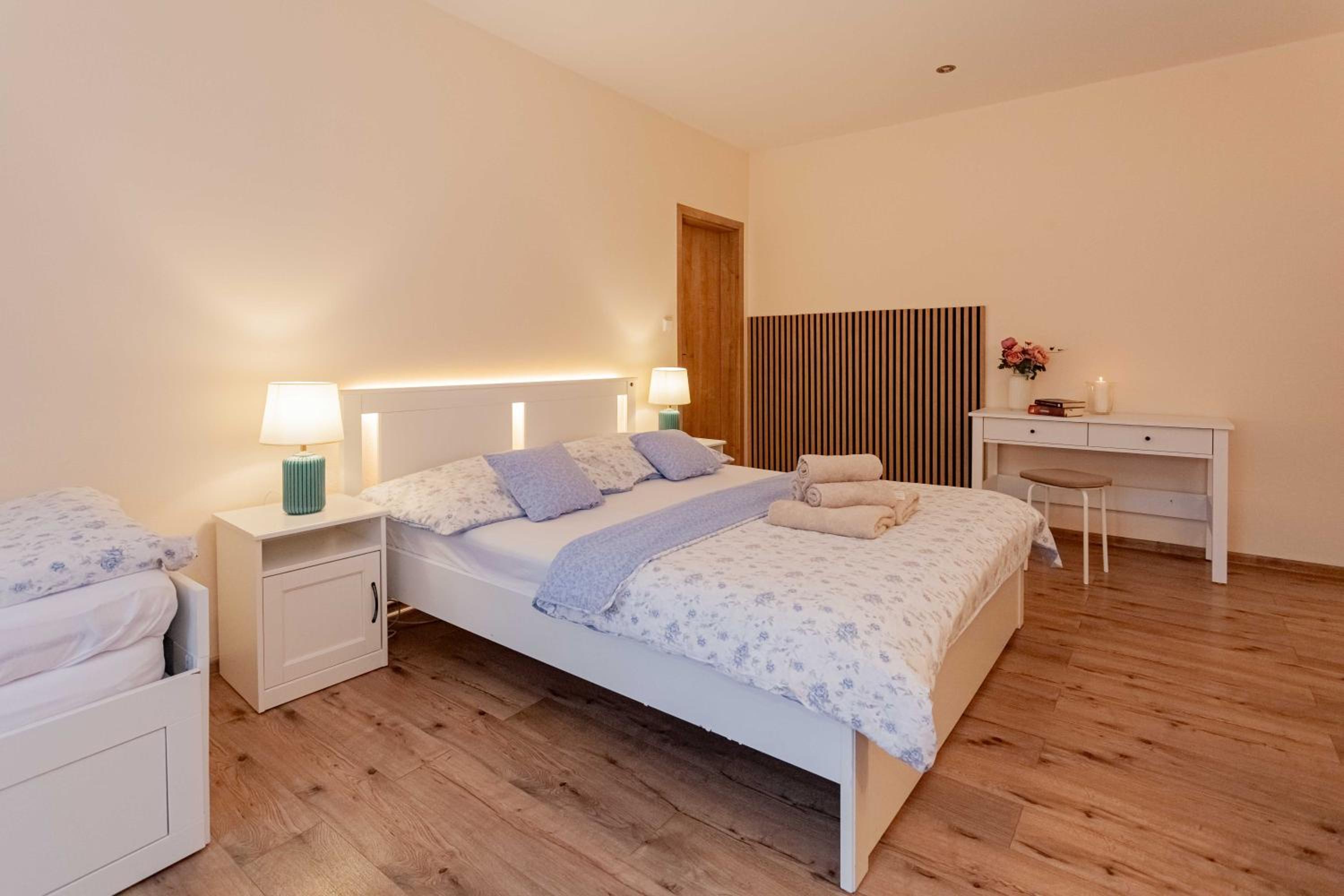 Deluxe One-Bedroom Apartment with Garden View photo 1
