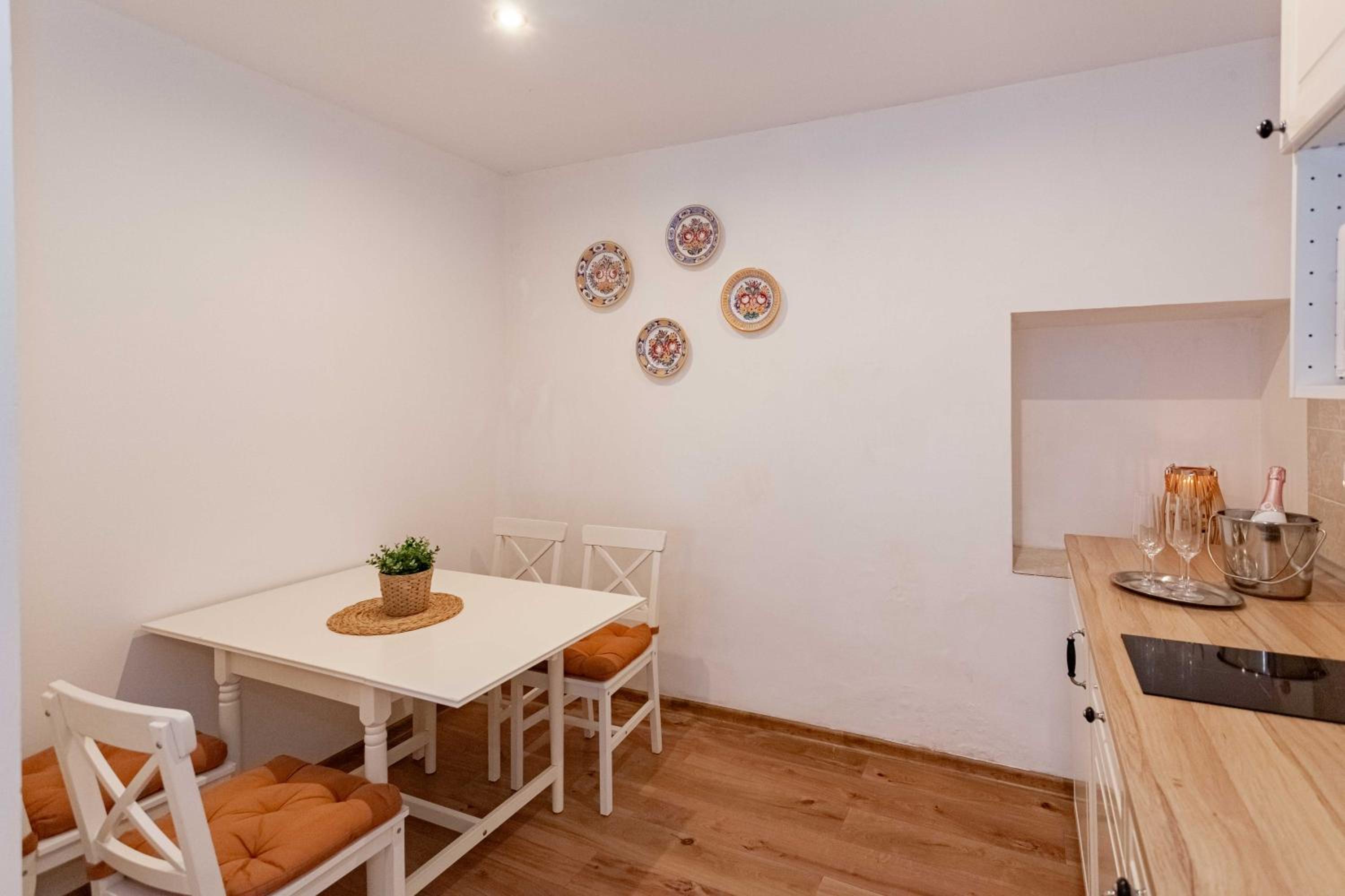 One-Bedroom Apartment with View photo 3
