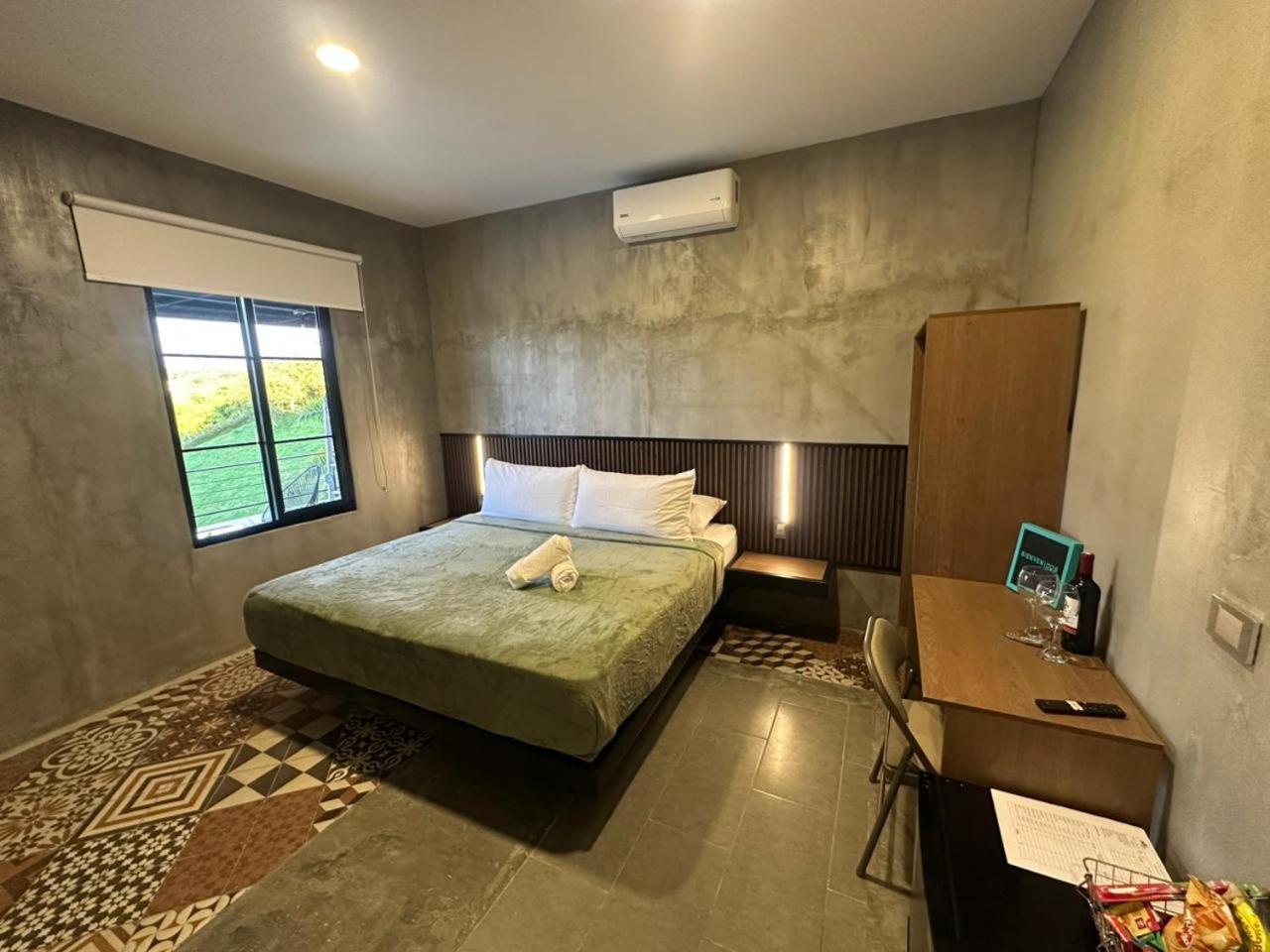 Superior King Room photo 2