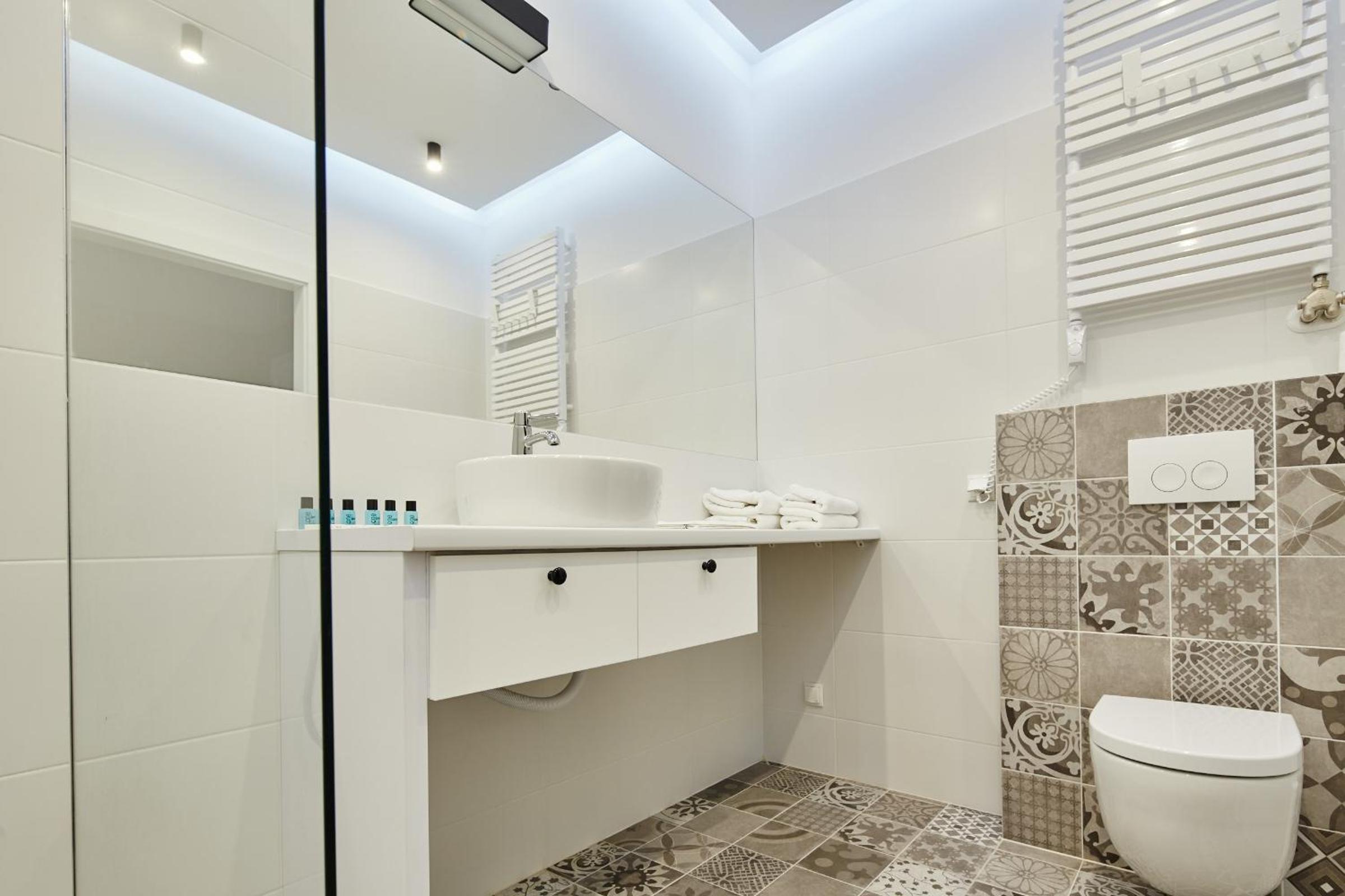 Two-Bedroom Apartment - Photo 17