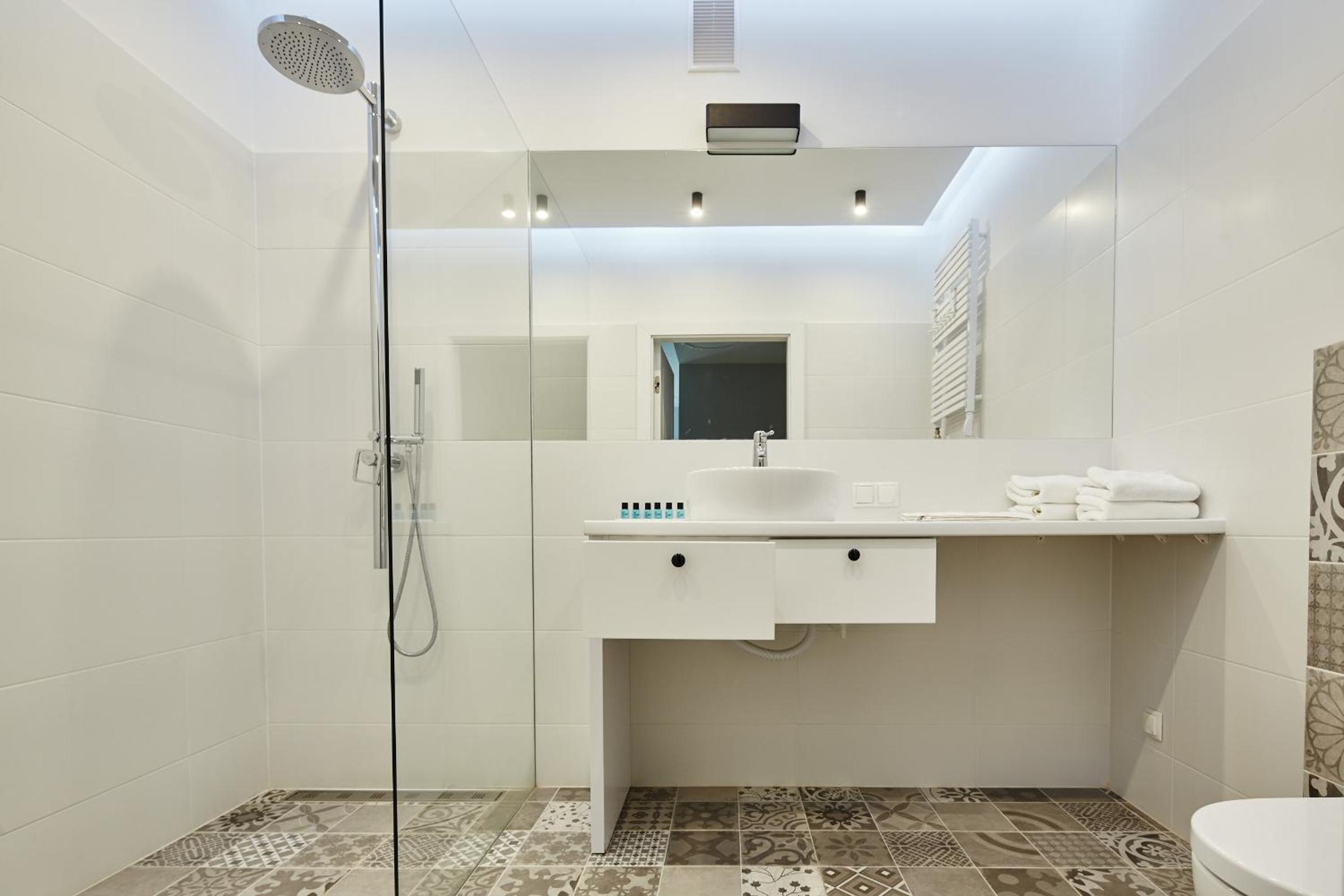 Two-Bedroom Apartment - Photo 16