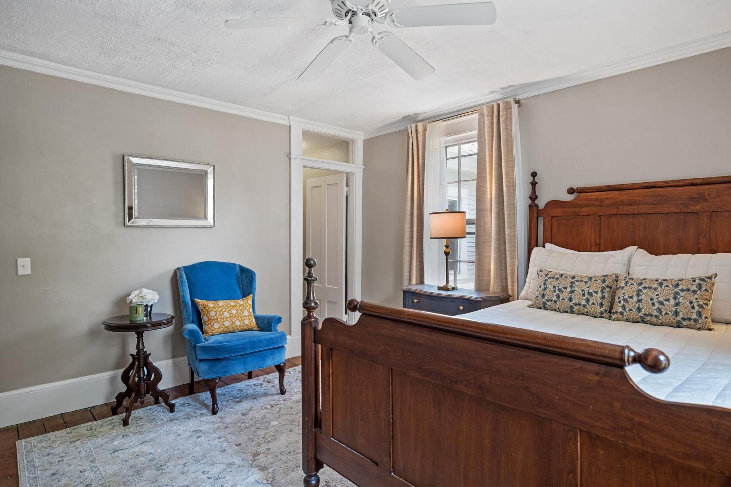 Dr. Lombard Jones Room photo 1