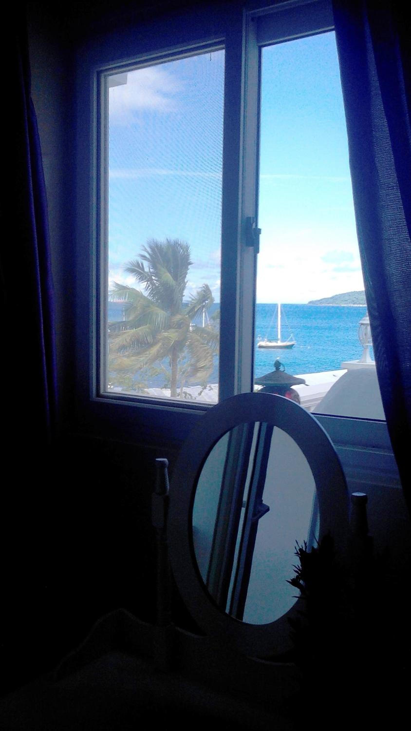 Deluxe Double Room with Balcony photo 3