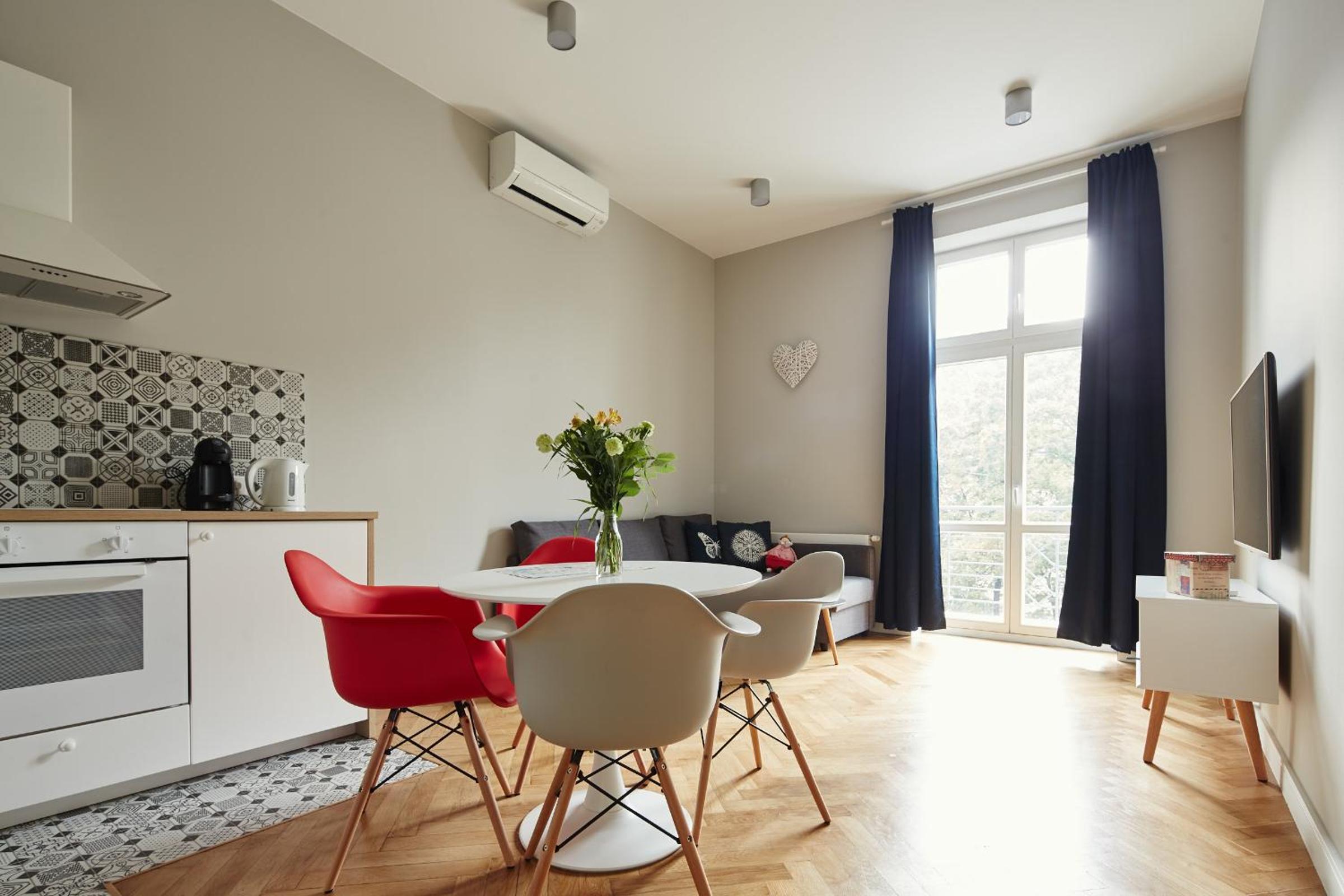 Apartment with Balcony photo 2