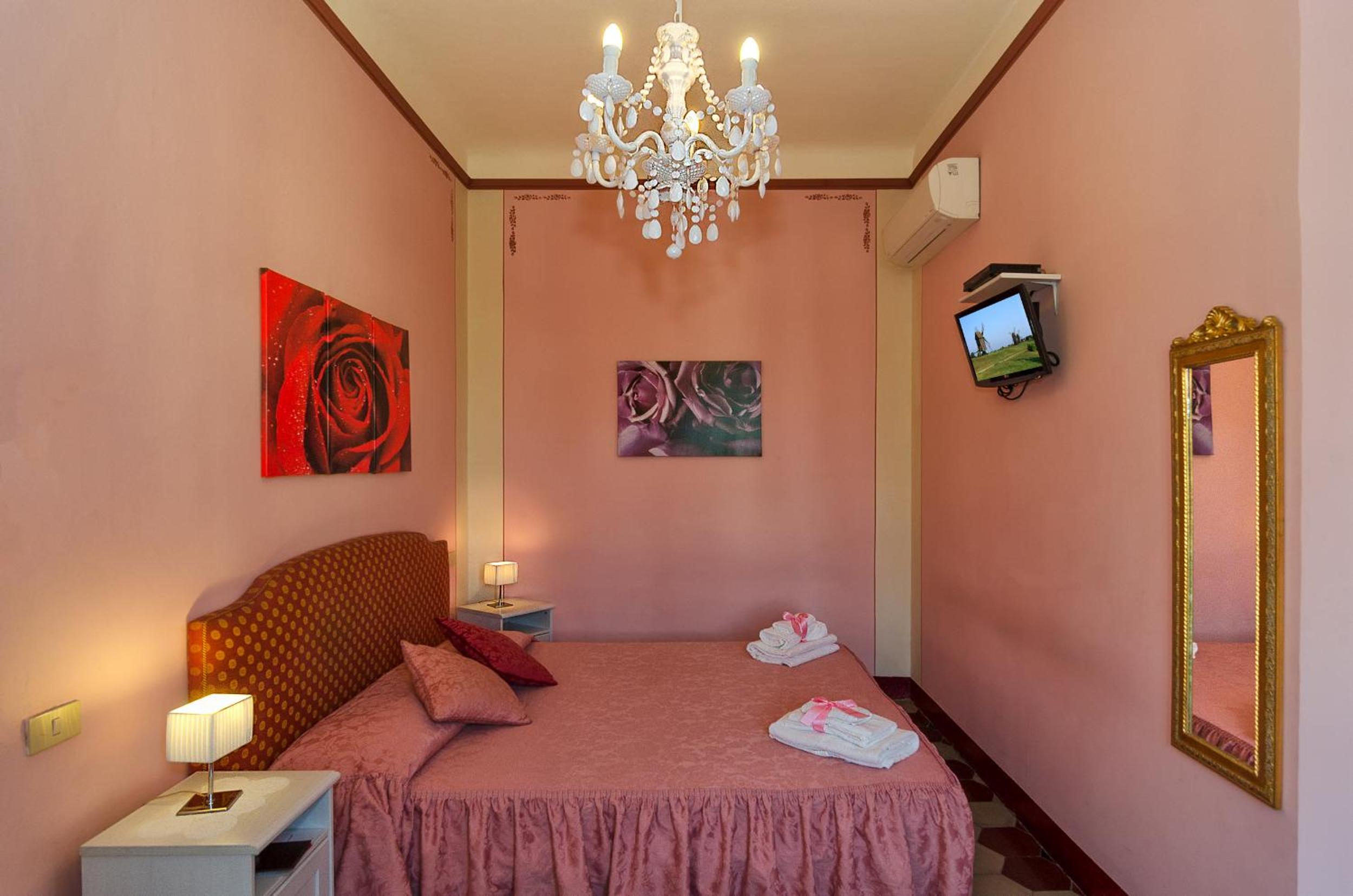Standard Double Room - Photo 12