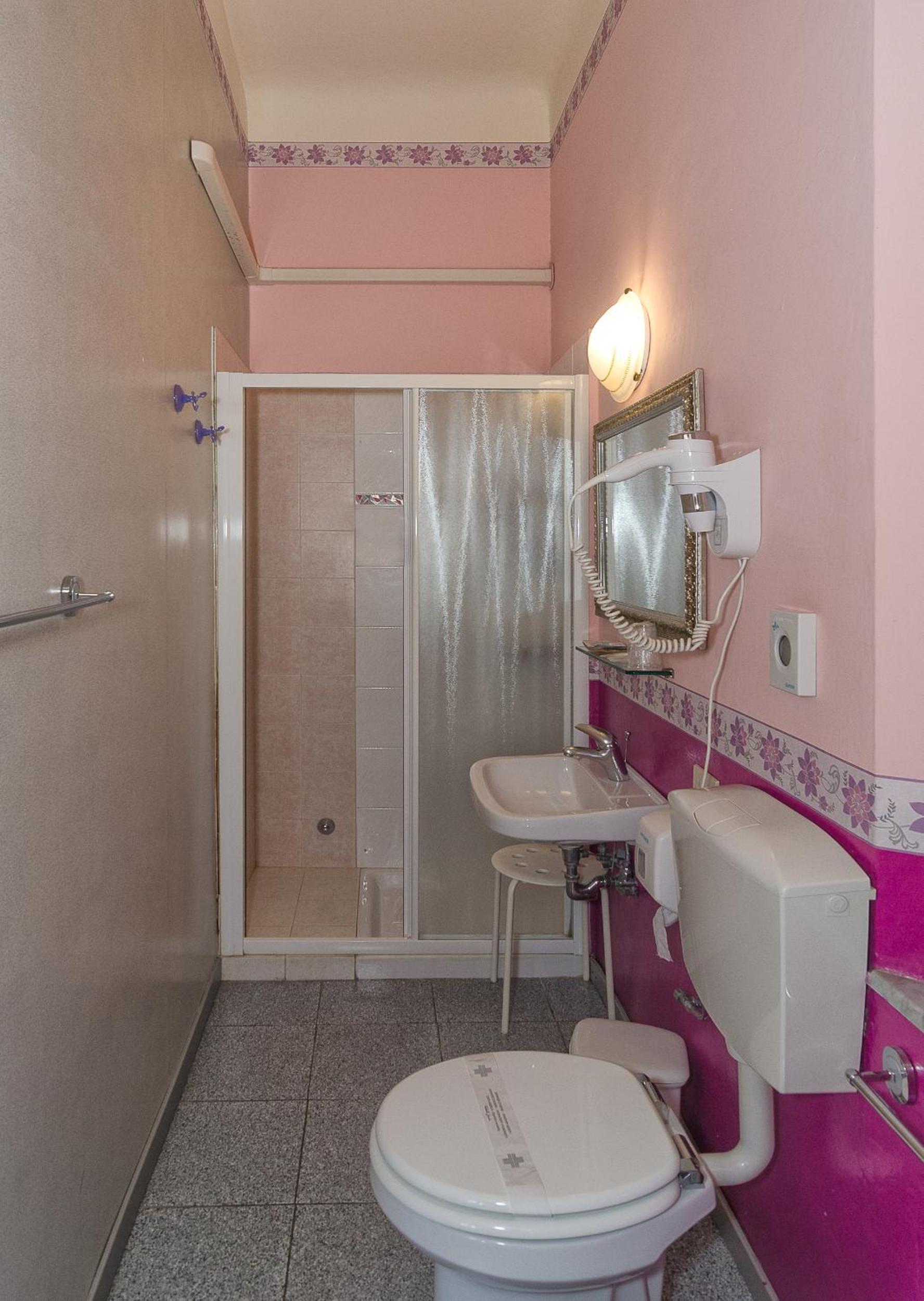 Standard Double Room - Photo 10