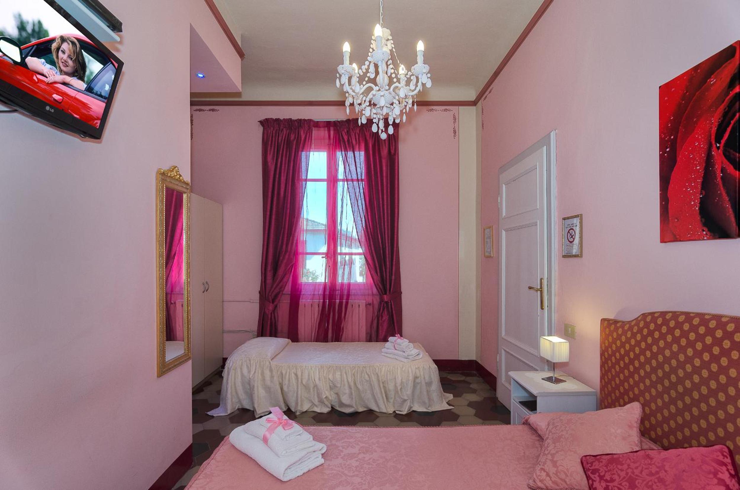 Standard Double Room - Photo 22