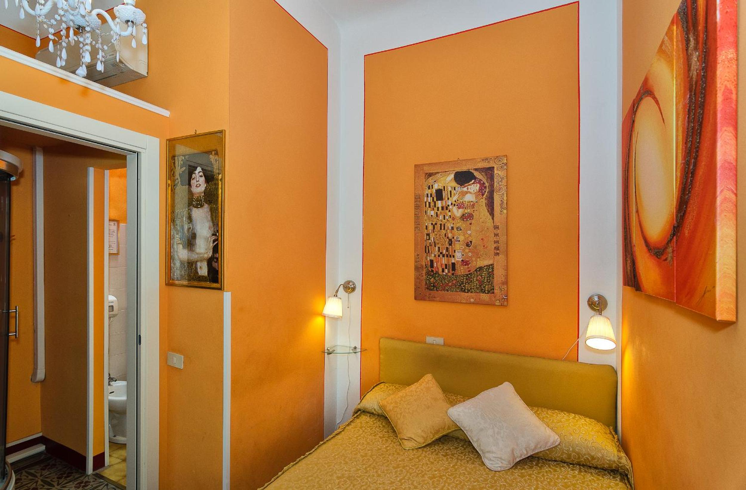 Small Double Room - Photo 3