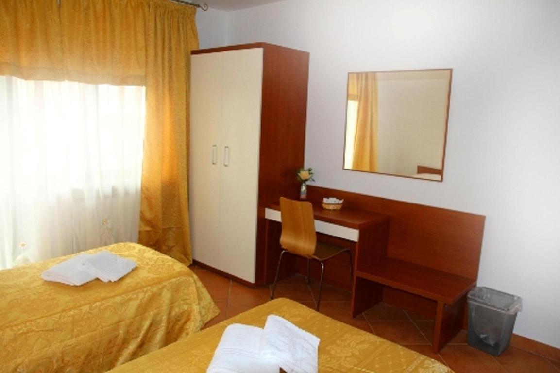 Triple Room With Shared Bathroom