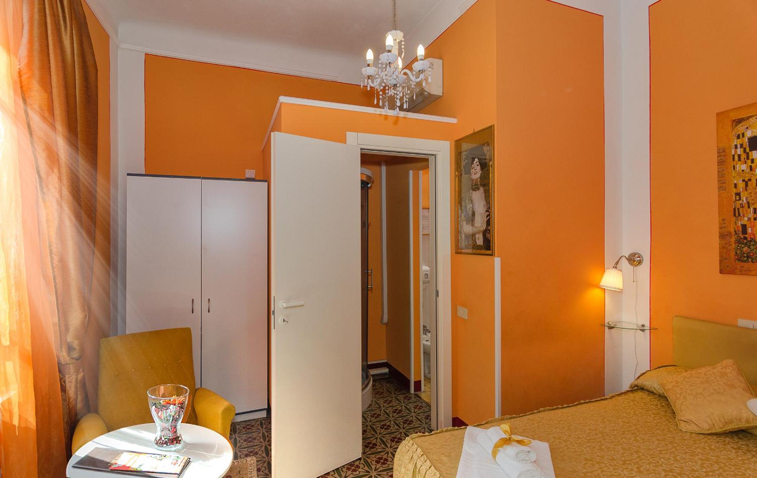 Small Double Room - Photo 2
