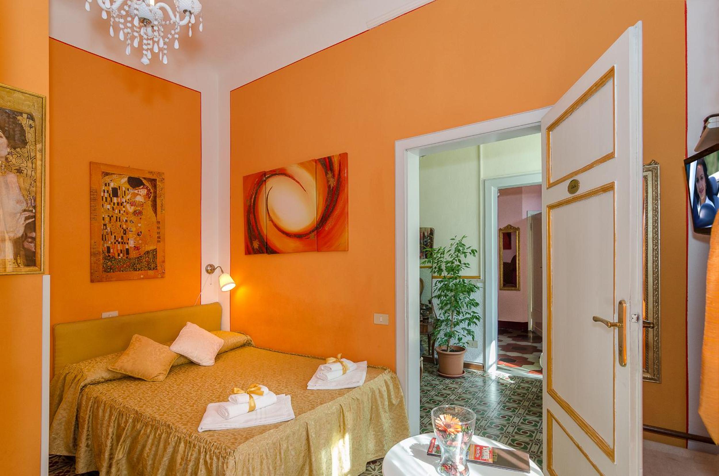 Small Double Room - Photo 15
