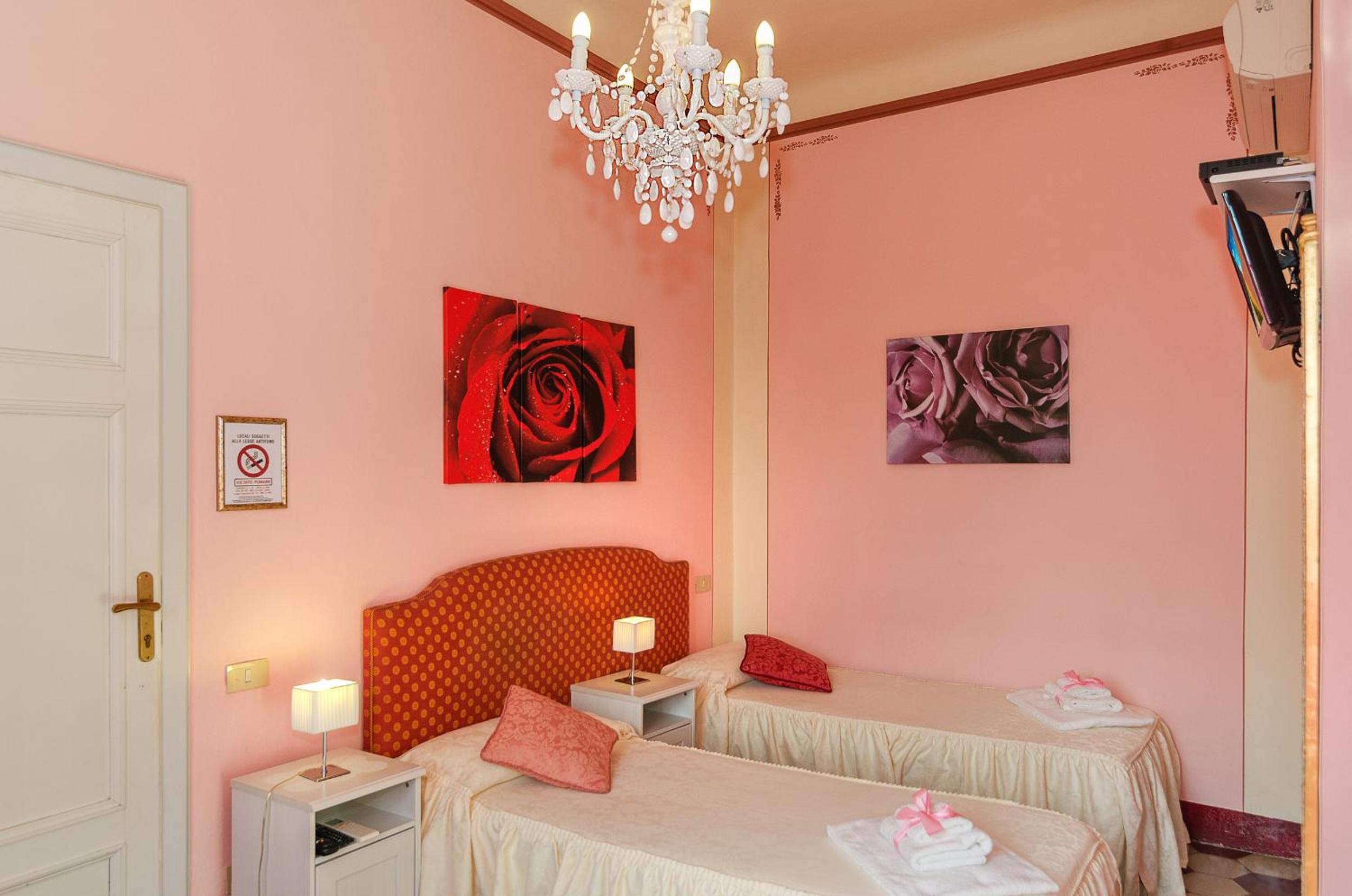 Standard Double Room - Photo 2