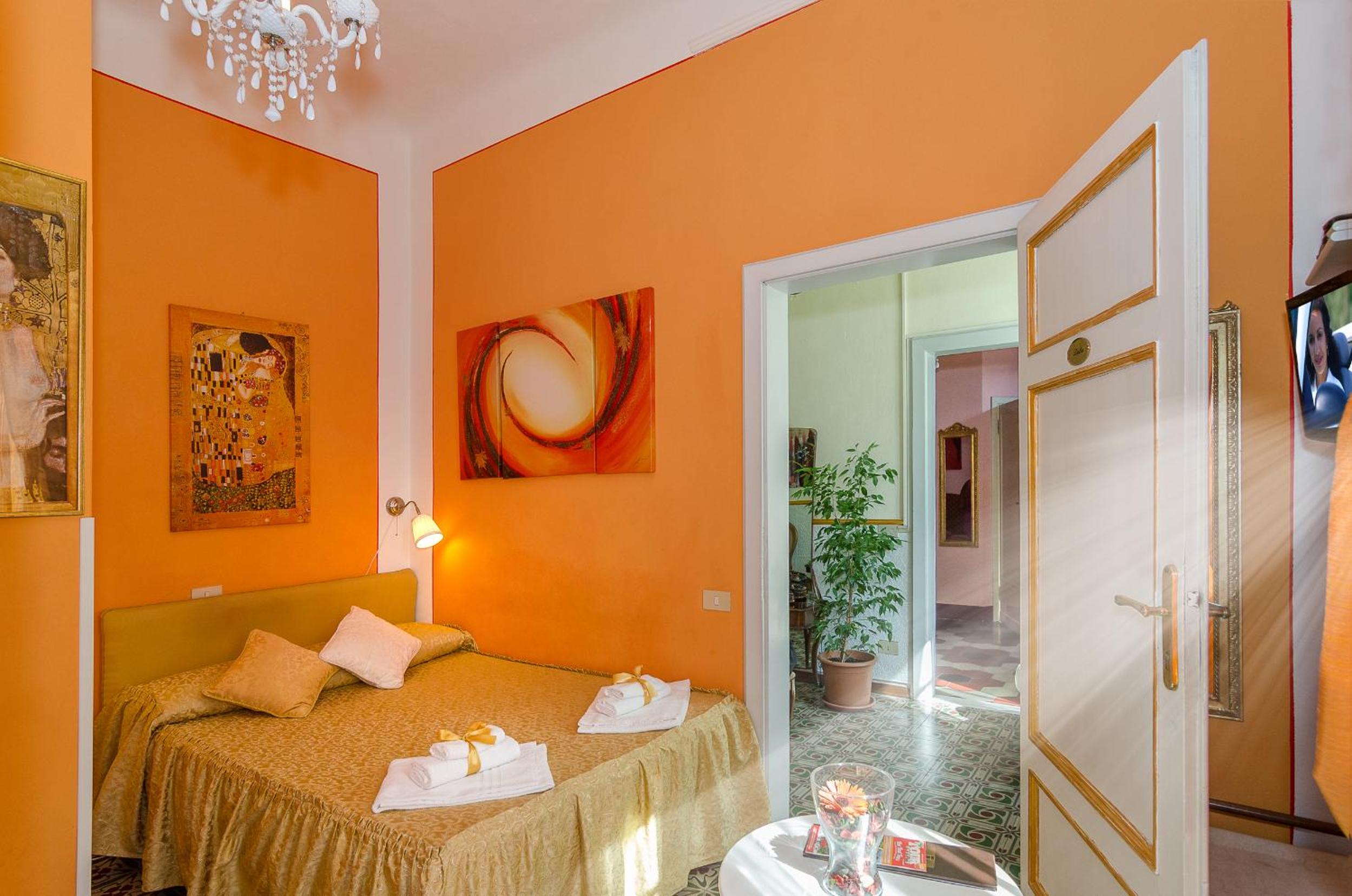 Small Double Room - Photo 9