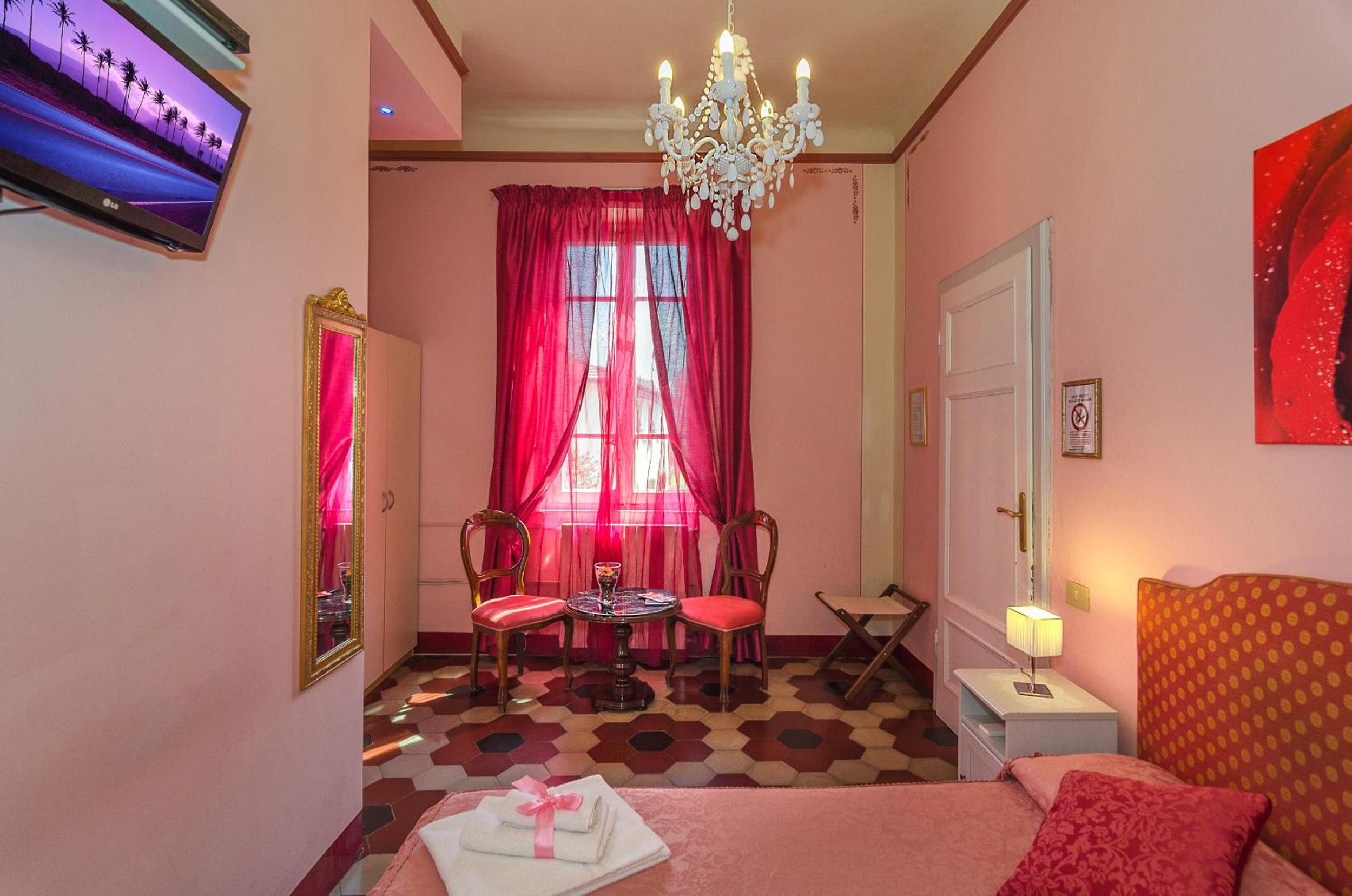 Standard Double Room - Photo 19