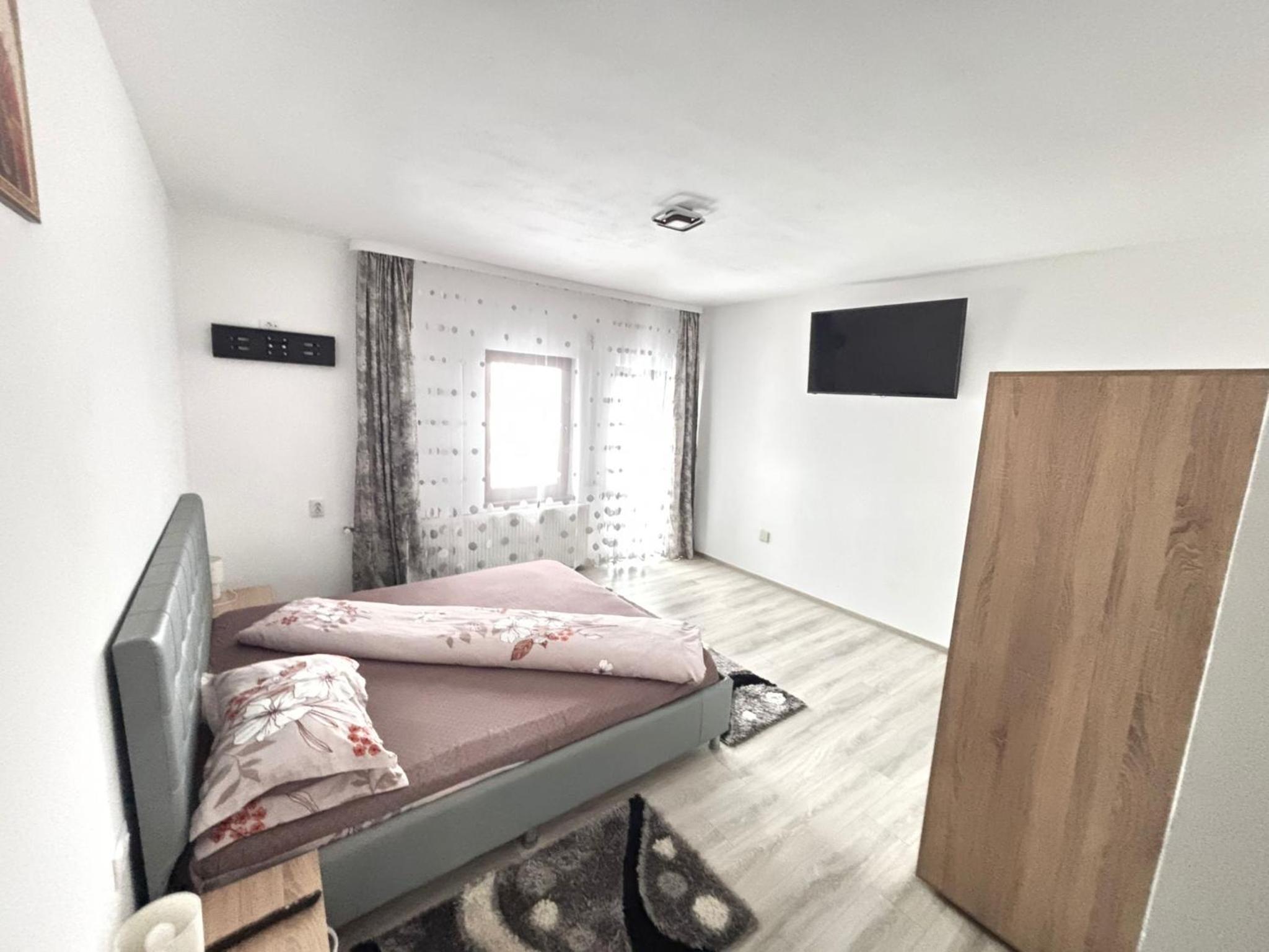 Deluxe Room (2 Adults + 1 Child) photo 1