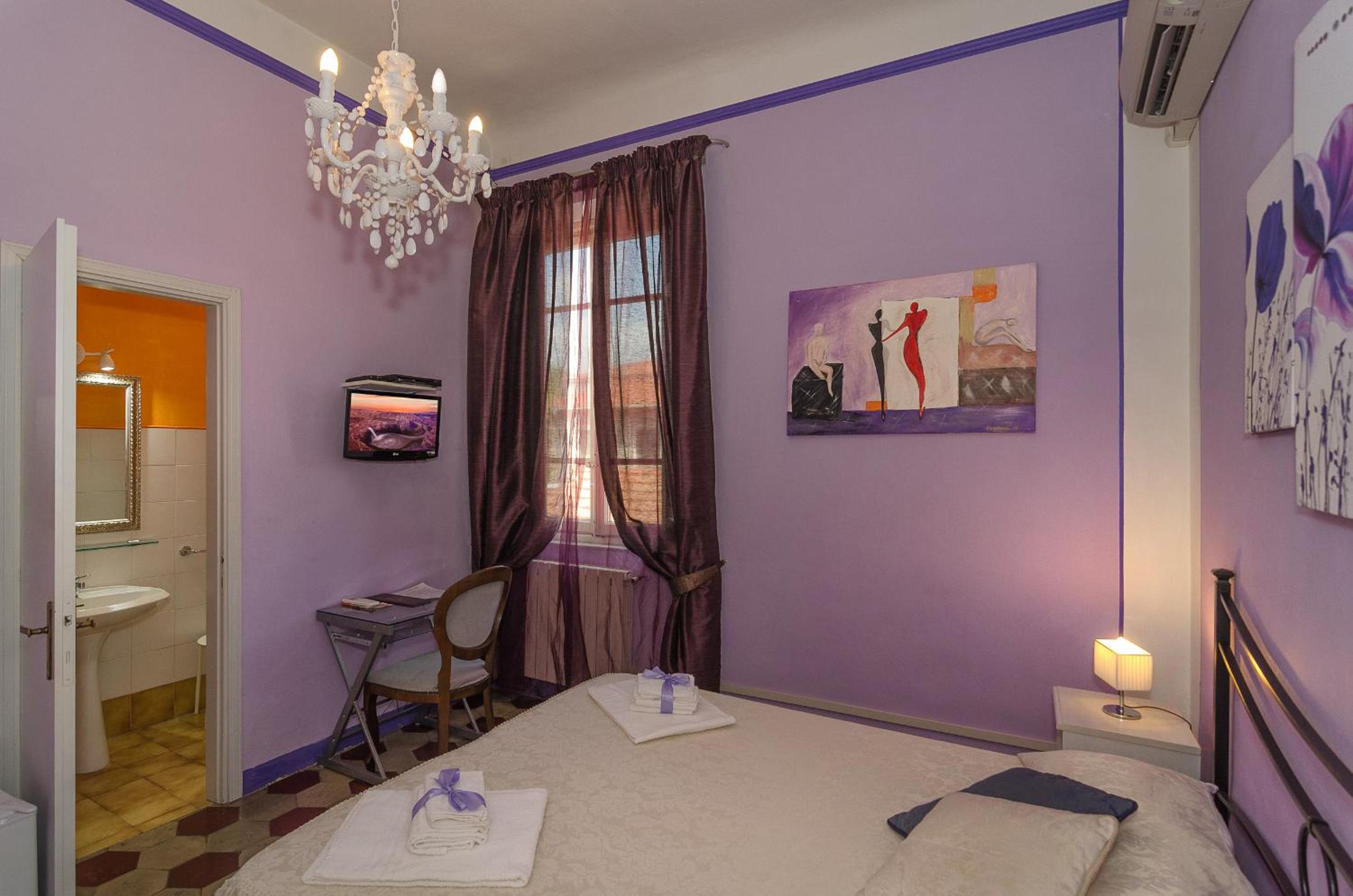 Standard Double Room - Photo 13