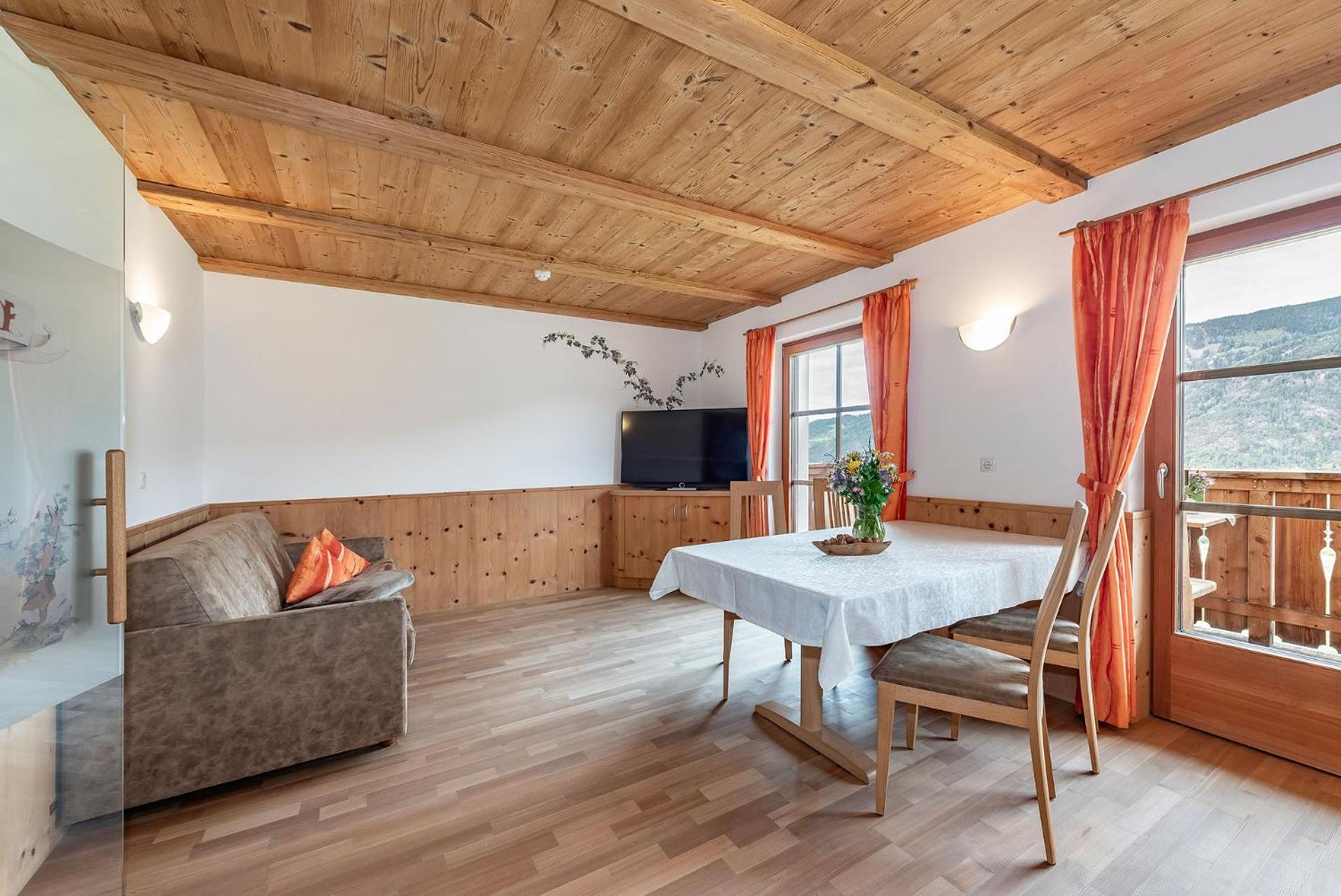 Two-Bedroom Apartment with Balcony photo 2