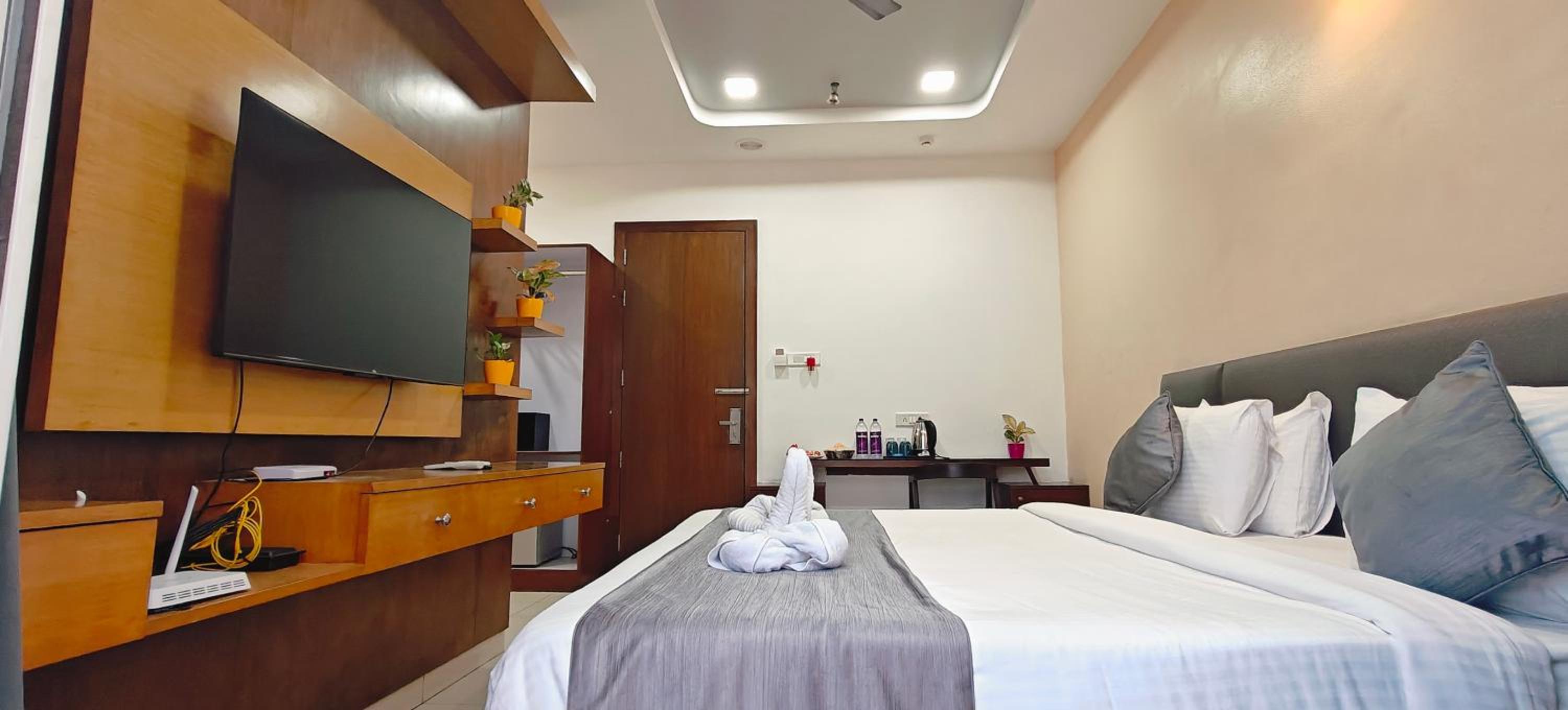 Deluxe Double Room with Balcony photo 2