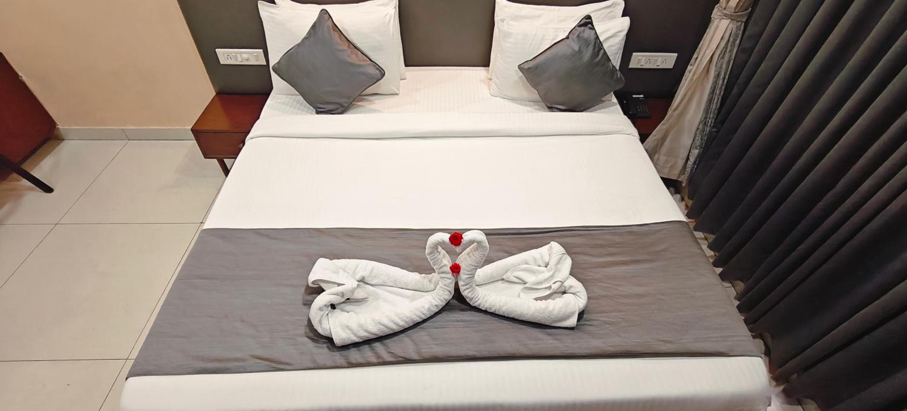 Deluxe Double Room with Balcony photo 1