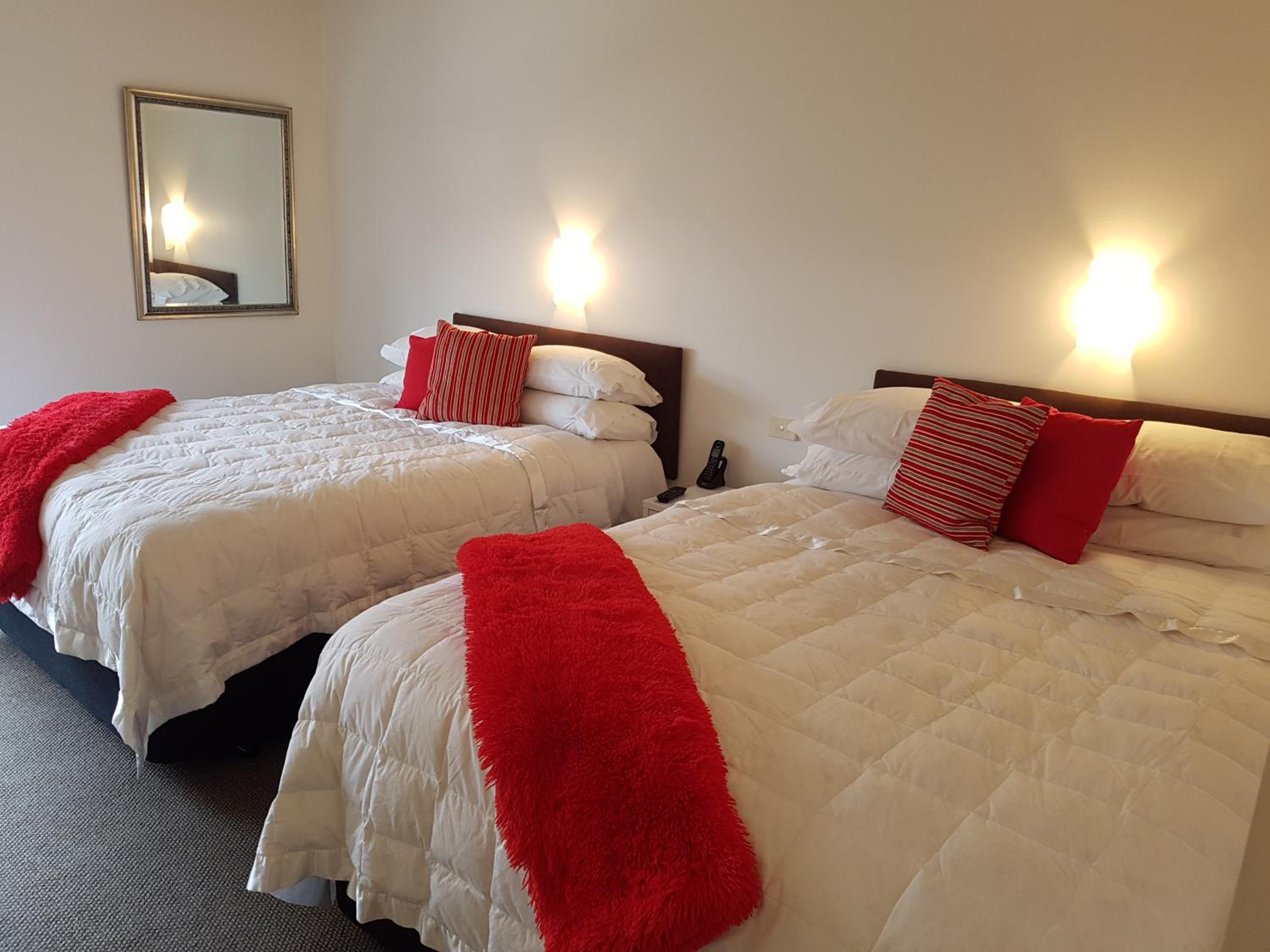 Twin Studio With Two Queen Beds photo 1